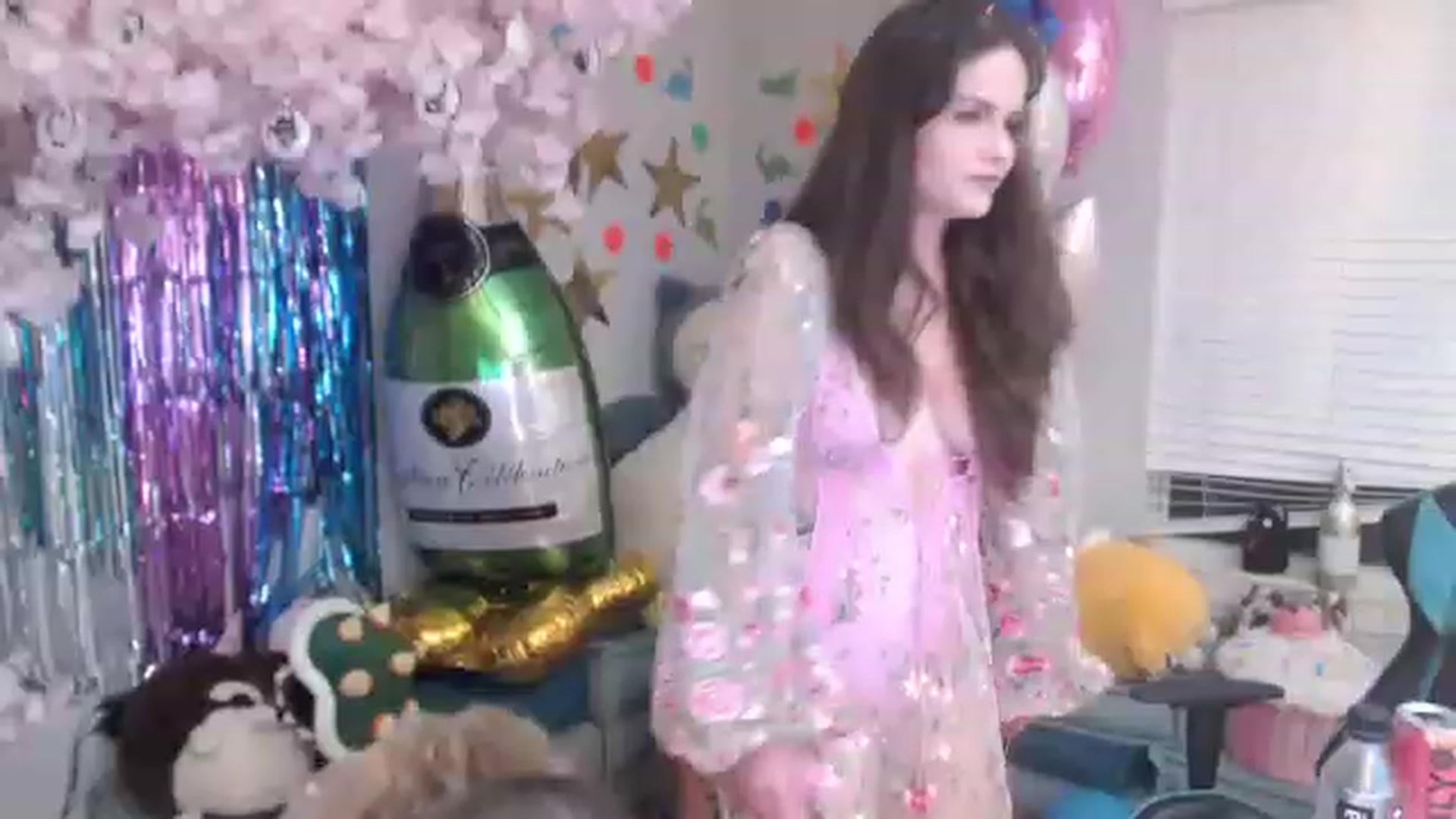 Gallery image thumbnail from Chloe_Lamb's myfreecams stream on, 07/01/2023, 05:33 image 10 of 20