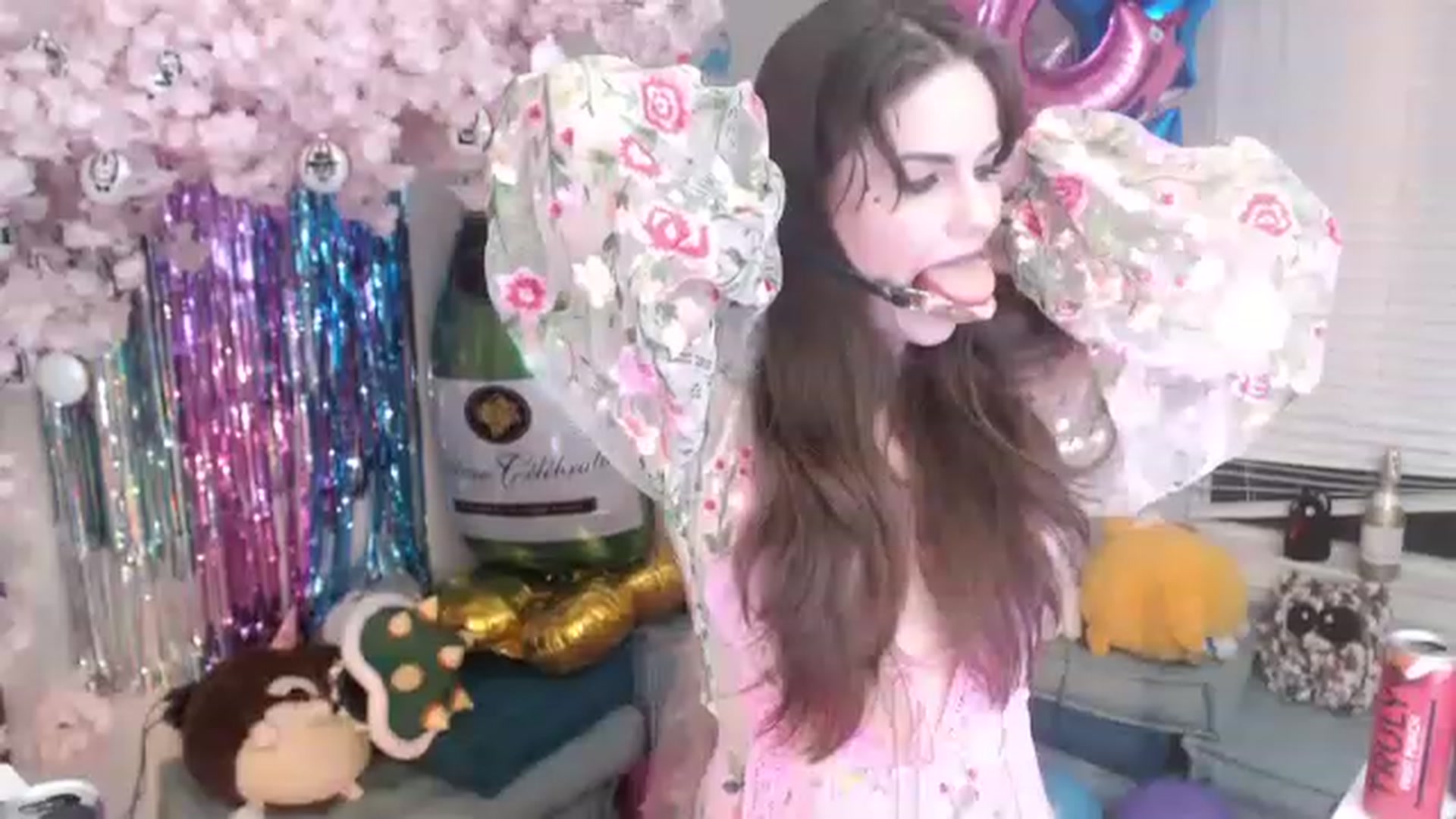 Gallery image thumbnail from Chloe_Lamb's myfreecams stream on, 07/01/2023, 05:33 image 4 of 20
