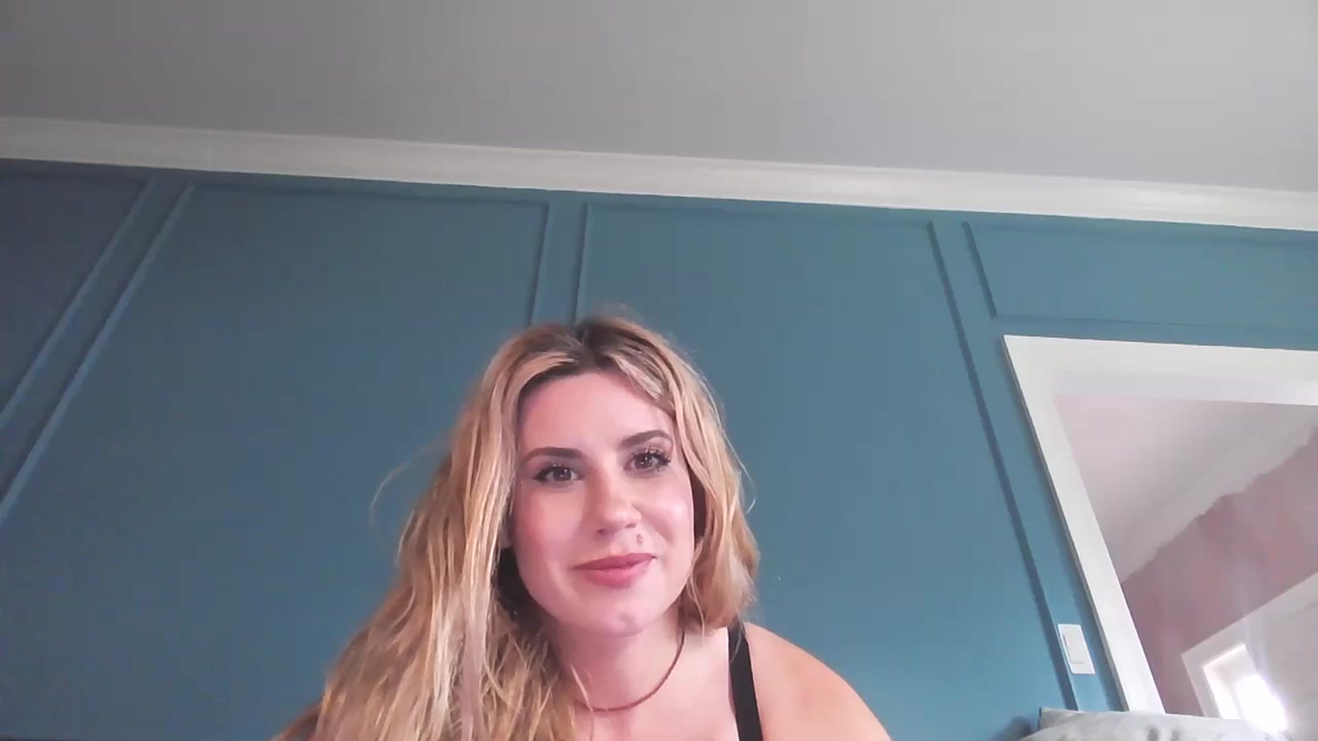 Gallery image thumbnail from Chloe_Lamb's myfreecams stream on, 04/08/2025, 19:20 image 6 of 20