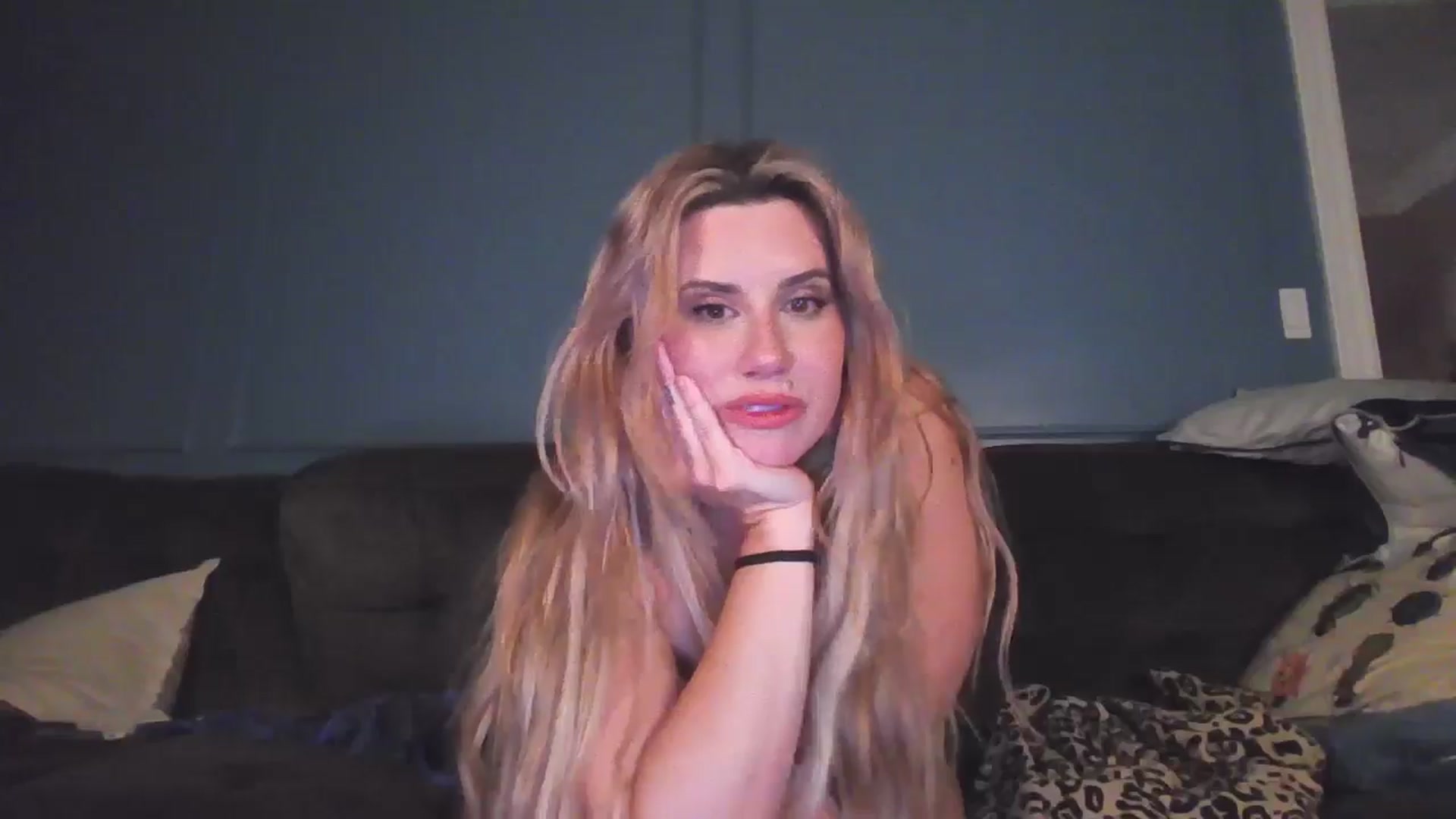 Gallery image thumbnail from Chloe_Lamb's myfreecams stream on, 04/12/2025, 01:53 image 17 of 20