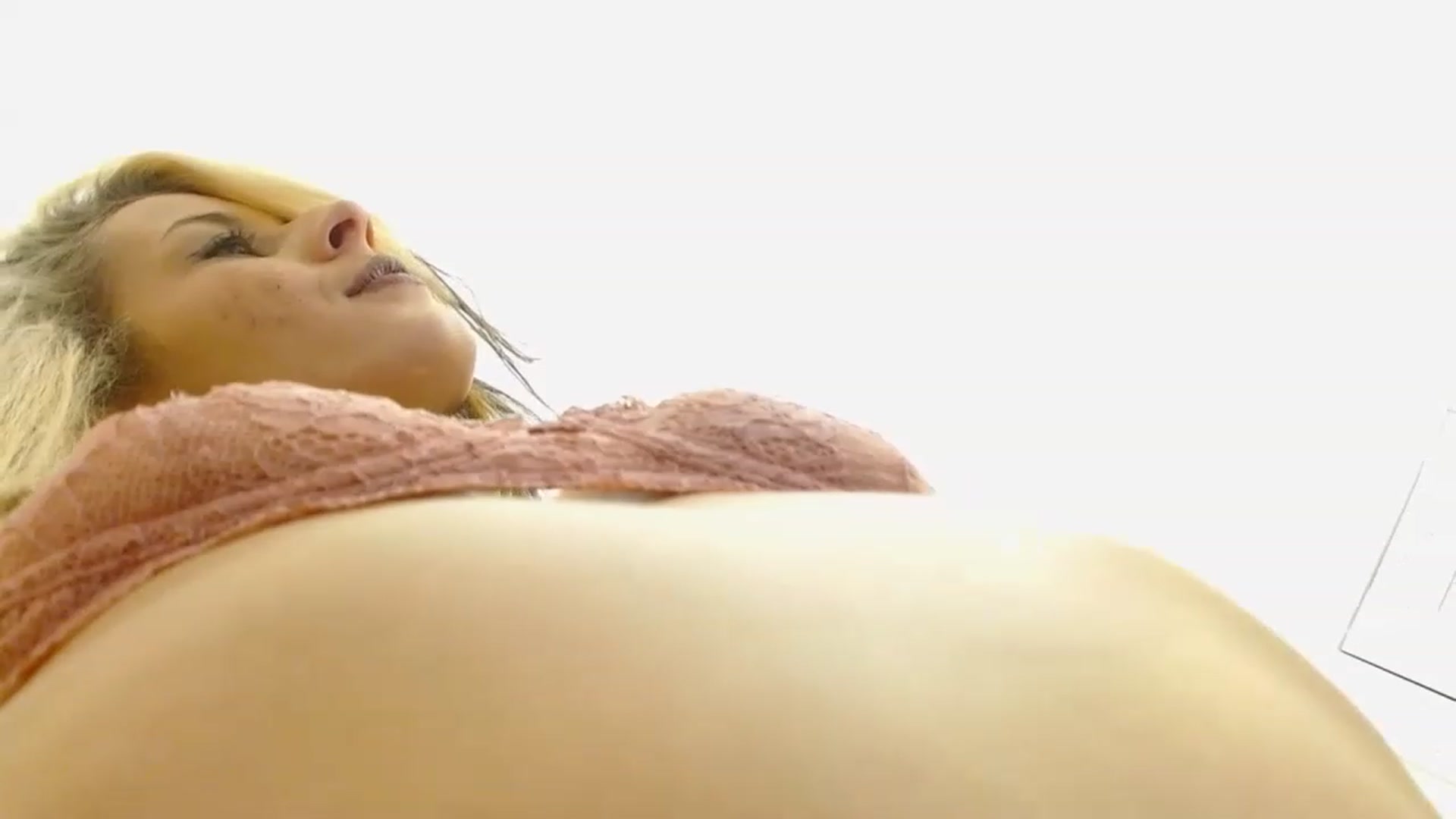 Gallery image thumbnail from Chloe_Rae's myfreecams stream on, 11/18/2022, 22:30 image 14 of 20