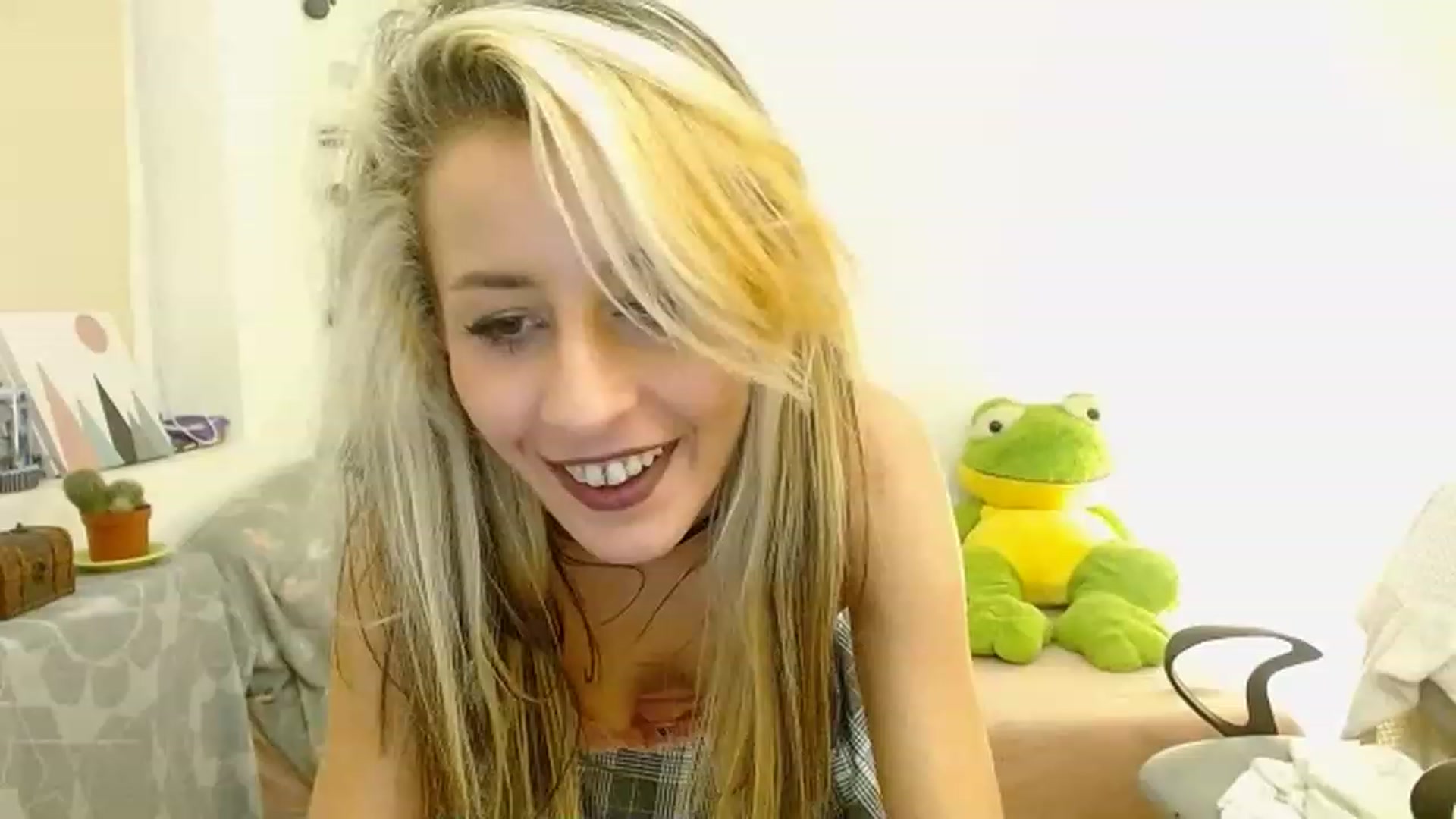 Gallery image thumbnail from Chloe_Rae's myfreecams stream on, 11/18/2022, 22:30 image 9 of 20
