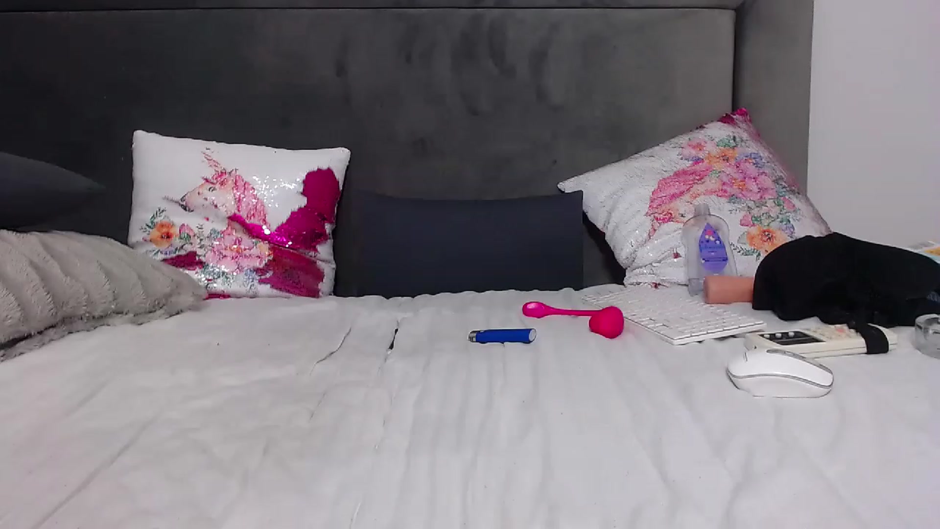 Gallery image thumbnail from Chloe__sky's myfreecams stream on, 05/26/2023, 01:06 image 7 of 20