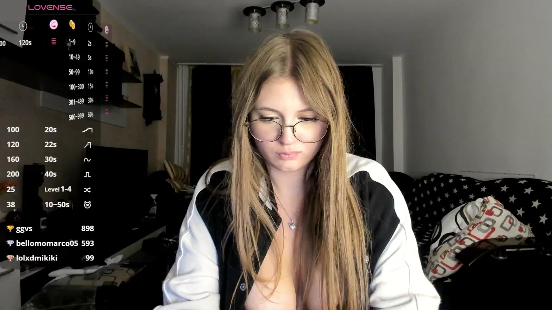 Gallery image thumbnail from Chloecrush's myfreecams stream on, 10/03/2025, 02:25 image 18 of 20