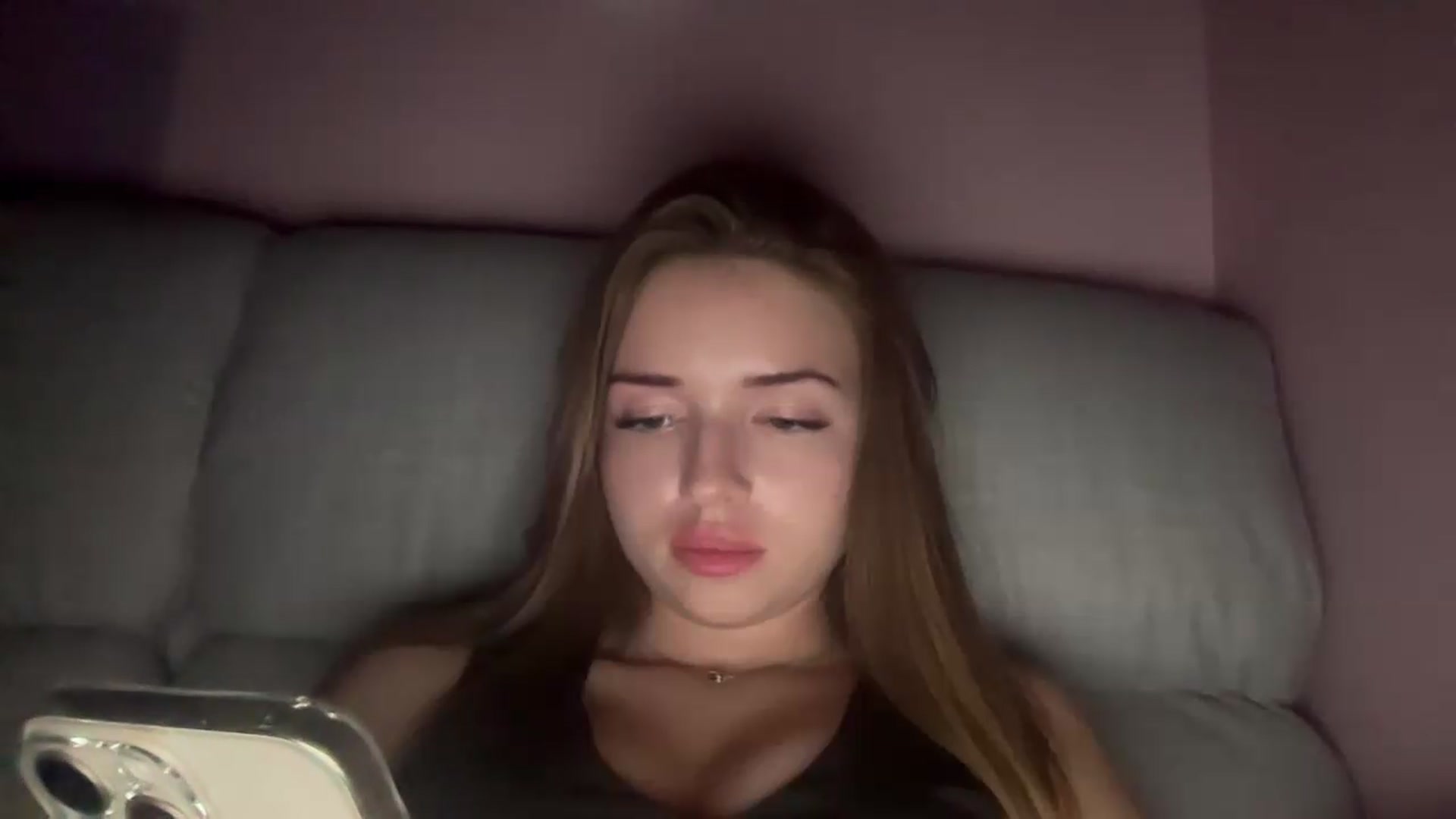 Gallery image thumbnail from ChloeeStar's myfreecams stream on, 08/11/2026, 19:31 image 3 of 20