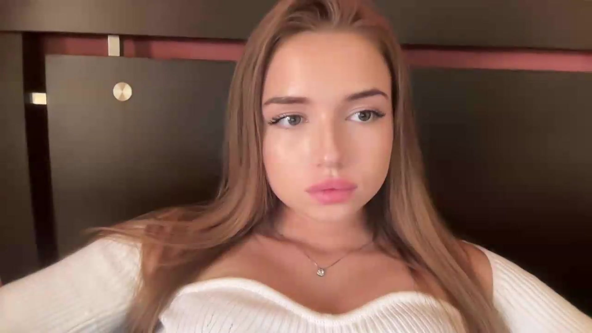 Gallery image thumbnail from ChloeeStar's myfreecams stream on, 08/14/2026, 10:43 image 14 of 20