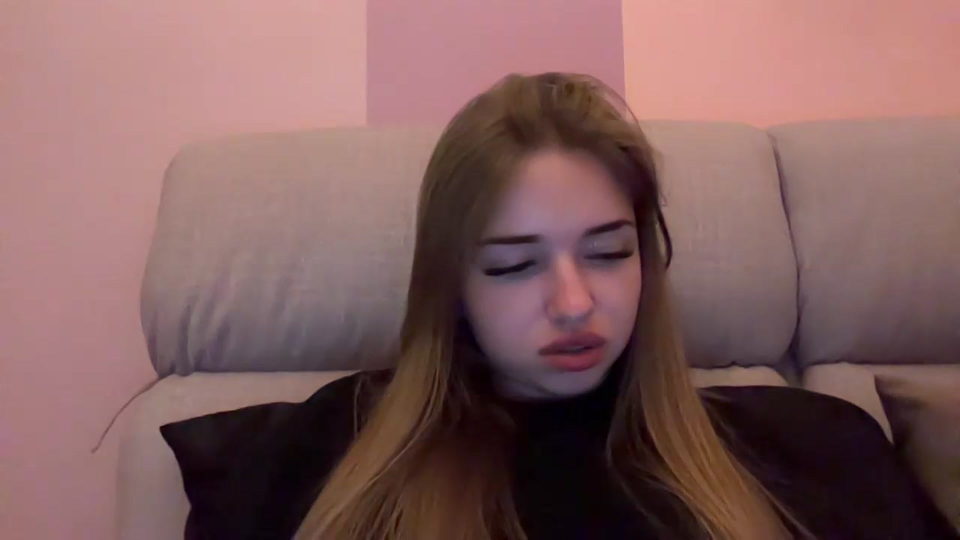 Gallery image thumbnail from ChloeeStar's myfreecams stream on, 08/16/2026, 20:27 image 17 of 20