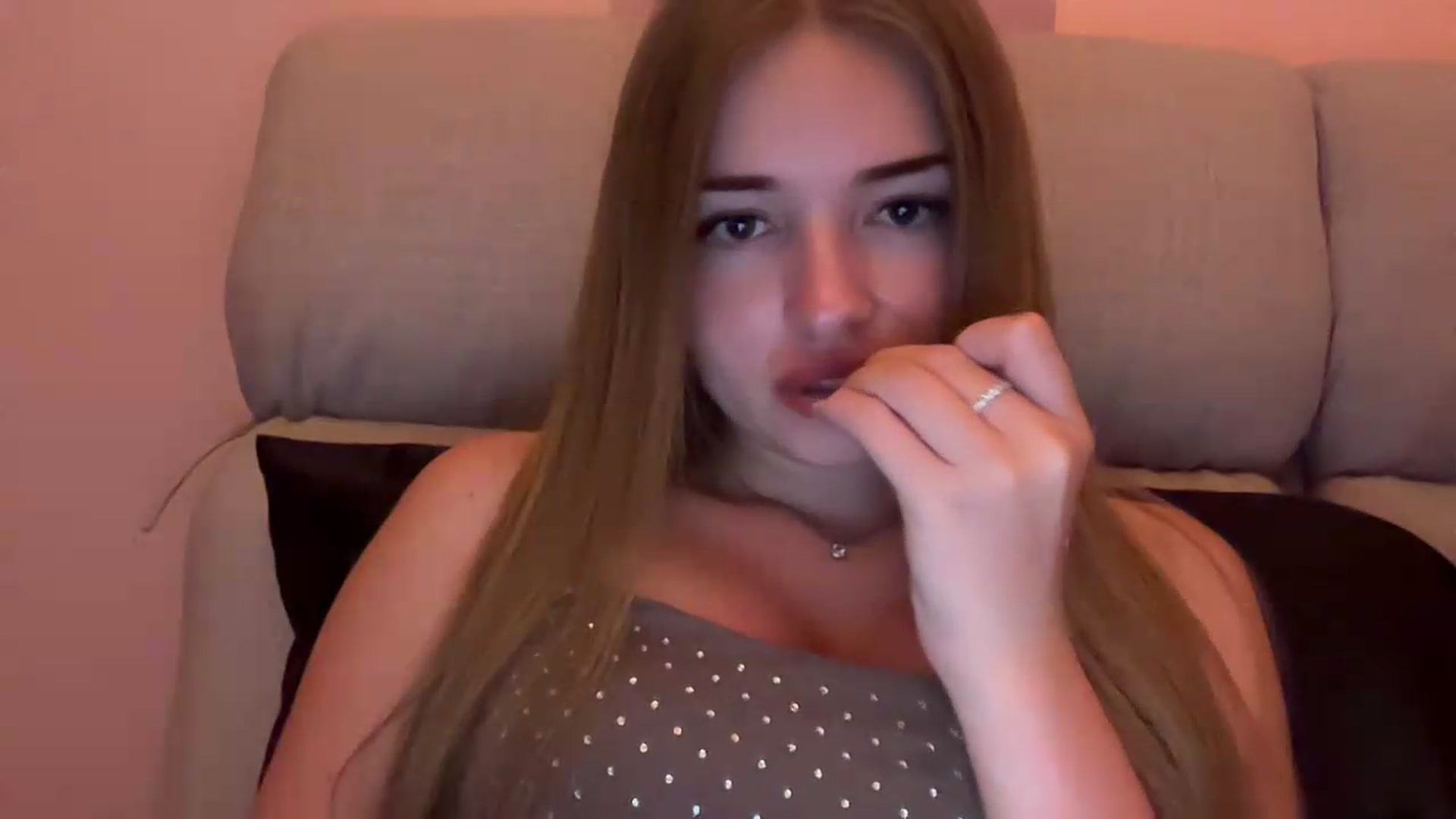 Gallery image thumbnail from ChloeeStar's myfreecams stream on, 08/16/2026, 21:21 image 3 of 20