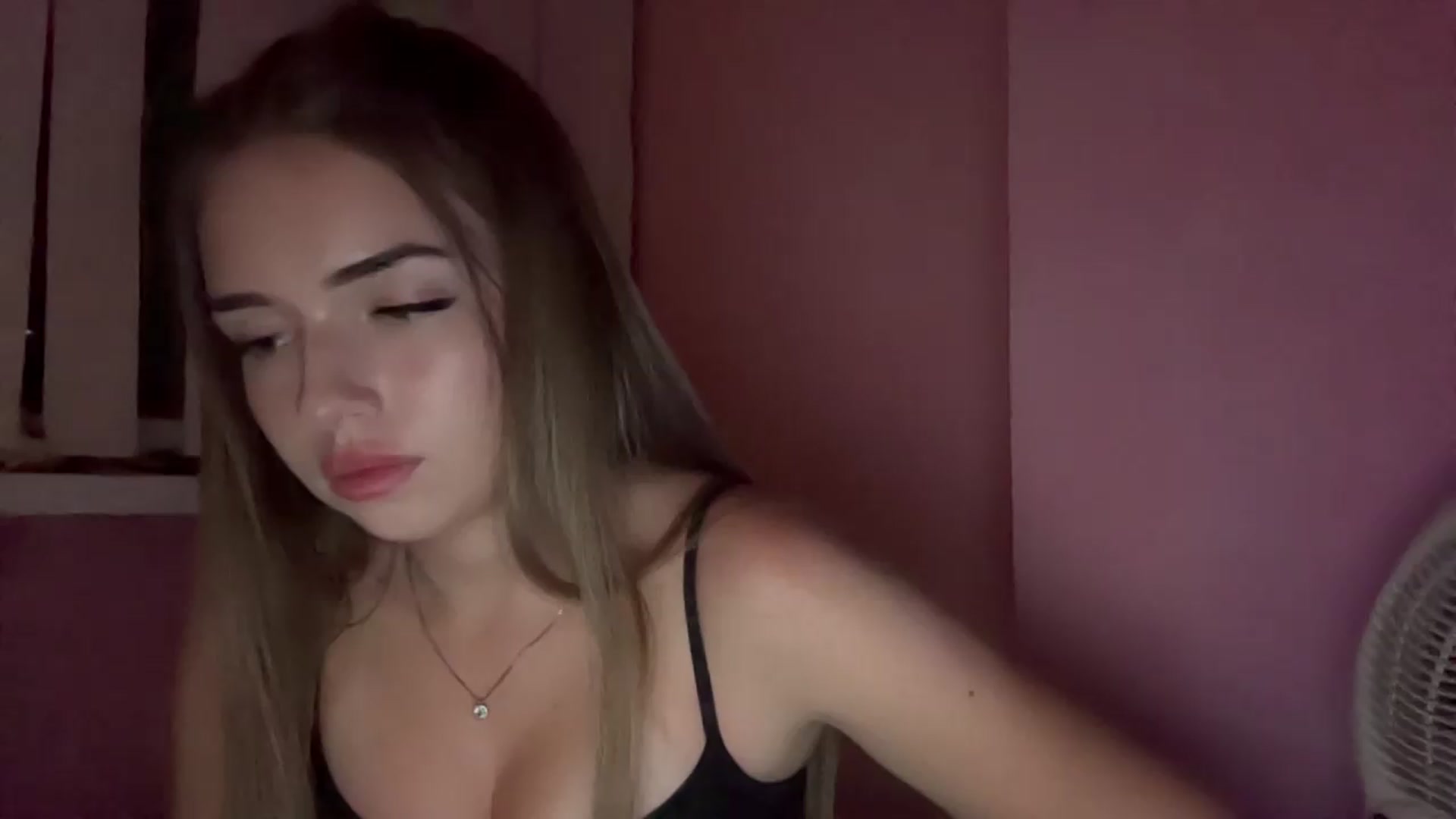 Gallery image thumbnail from ChloeeStar's myfreecams stream on, 08/17/2026, 20:04 image 9 of 20