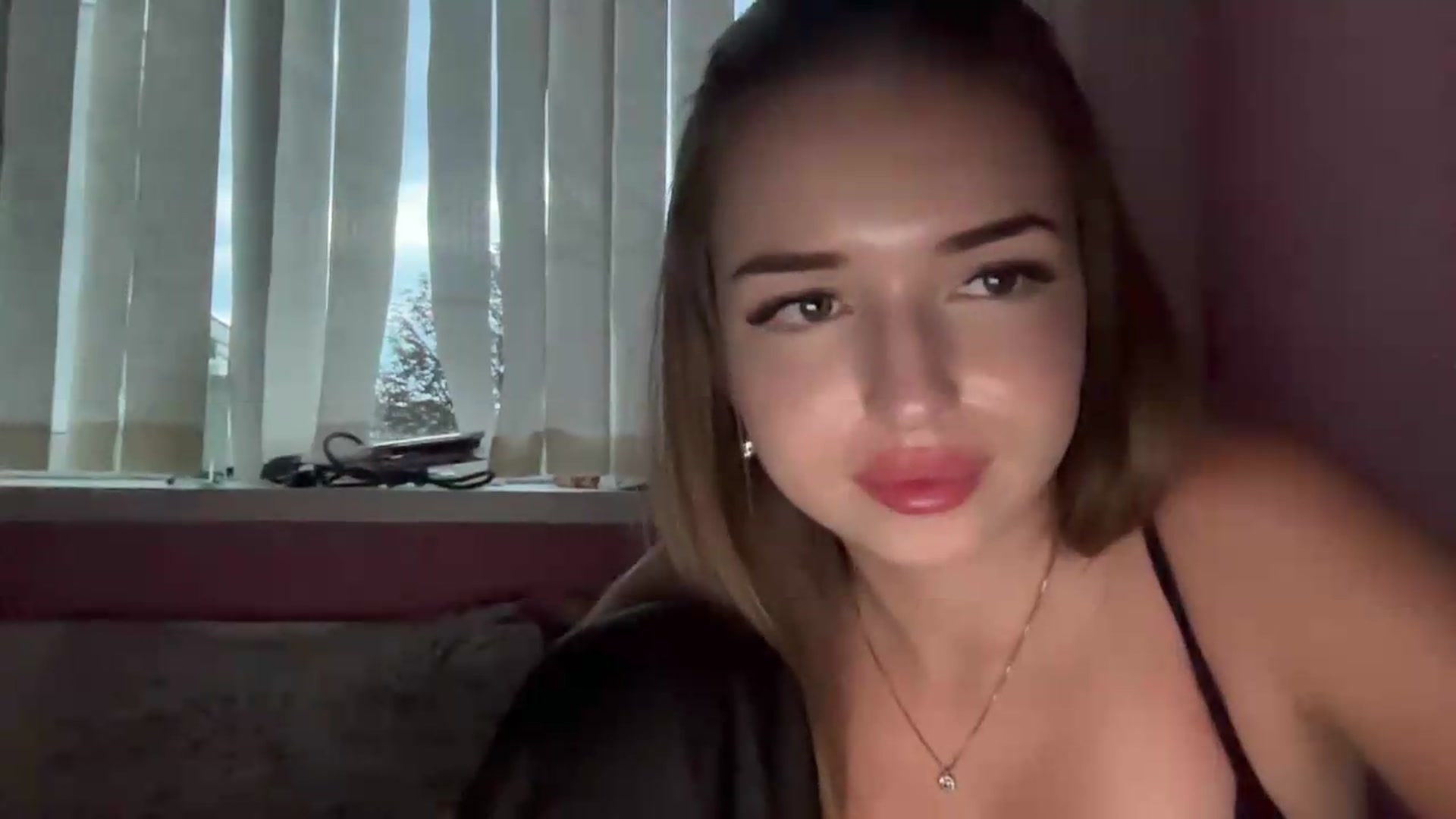 Gallery image thumbnail from ChloeeStar's myfreecams stream on, 08/18/2026, 17:18 image 11 of 20