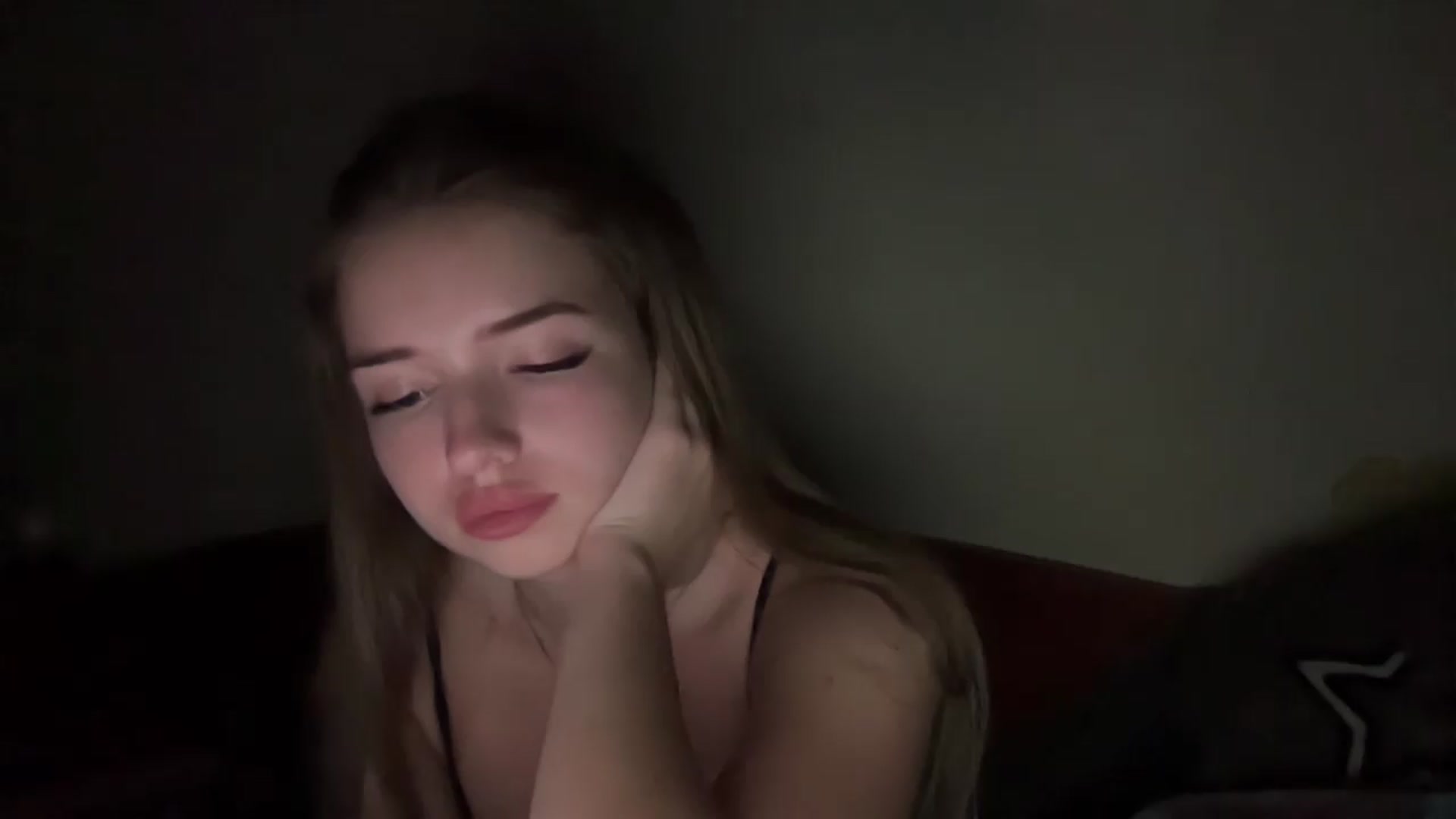 Gallery image thumbnail from ChloeeStar's myfreecams stream on, 08/19/2026, 20:58 image 2 of 20