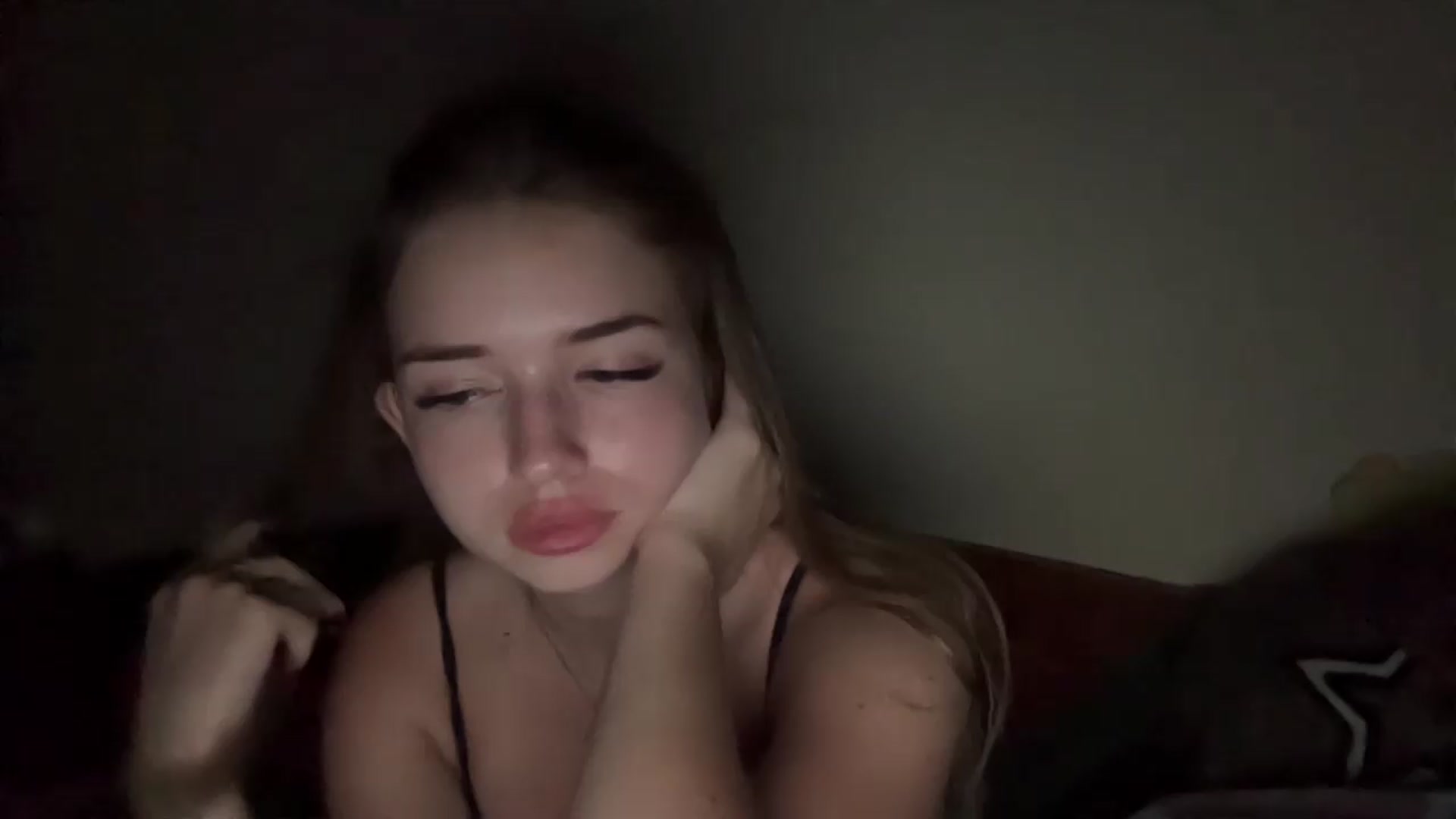 Gallery image thumbnail from ChloeeStar's myfreecams stream on, 08/19/2026, 20:58 image 4 of 20