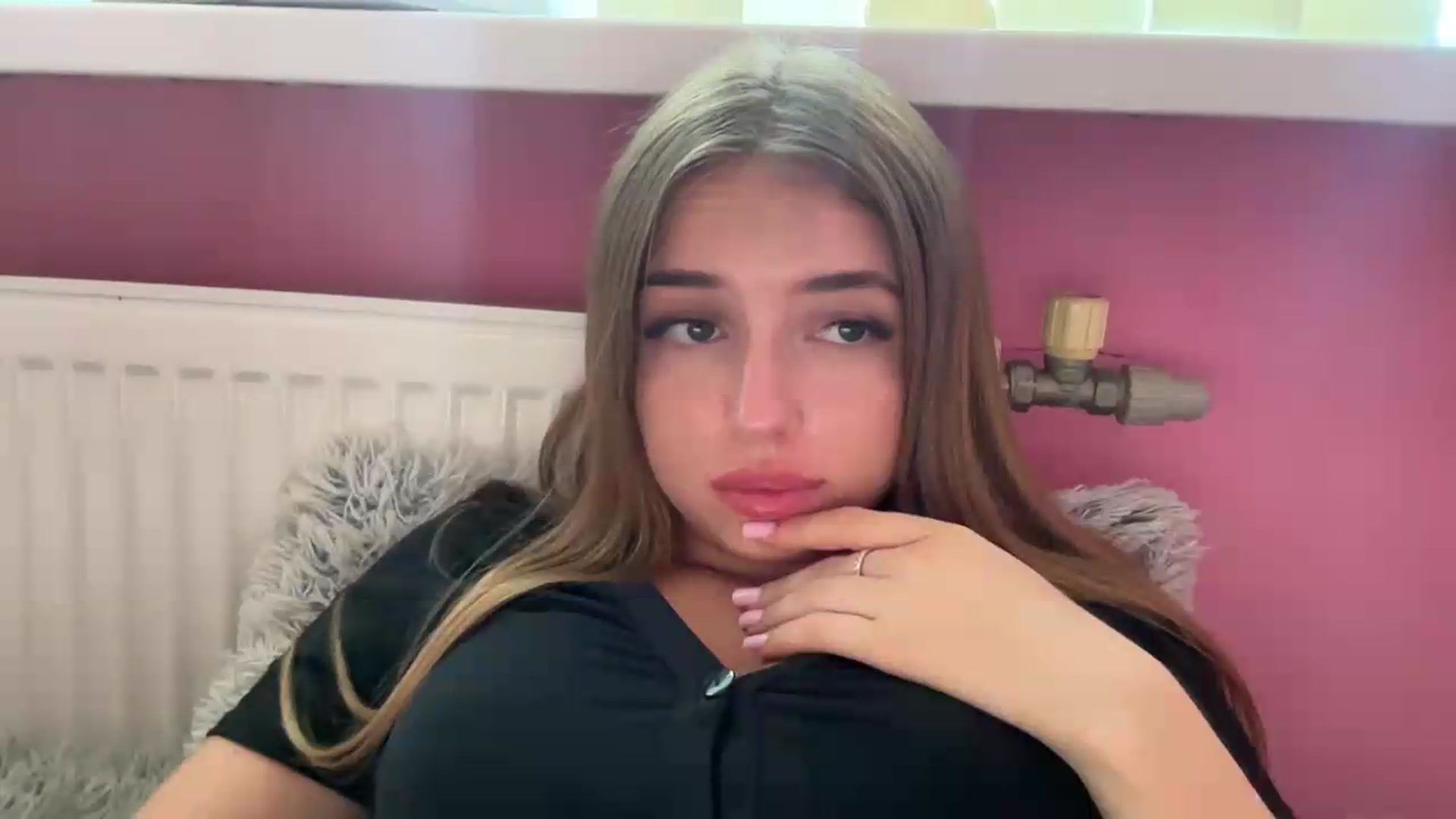 Gallery image thumbnail from ChloeeStar's myfreecams stream on, 08/23/2026, 13:57 image 16 of 20