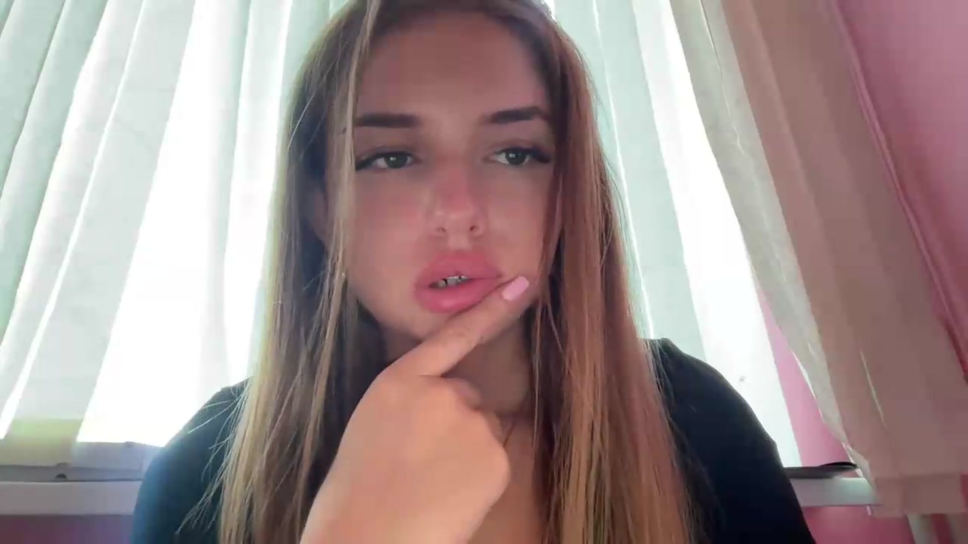 Gallery image thumbnail from ChloeeStar's myfreecams stream on, 08/23/2026, 14:23 image 16 of 20