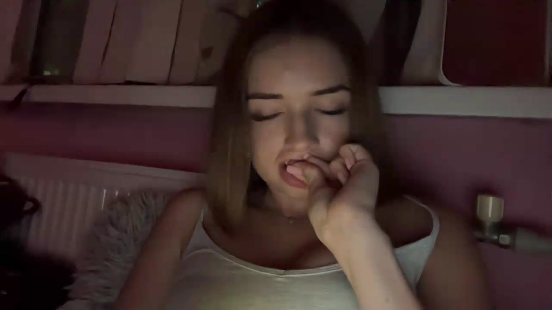 Gallery image thumbnail from ChloeeStar's myfreecams stream on, 08/31/2026, 19:05 image 8 of 20