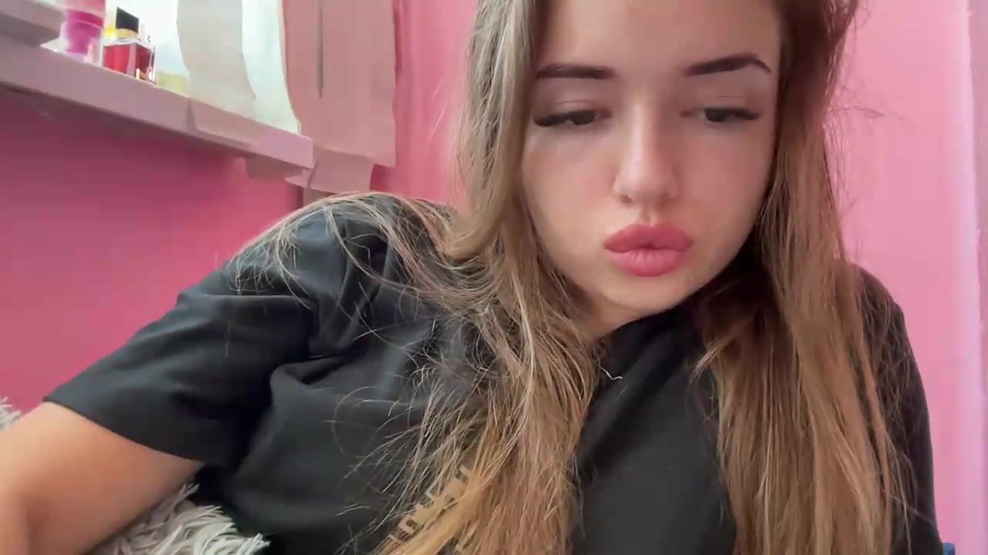 Gallery image thumbnail from ChloeeStar's myfreecams stream on, 09/02/2026, 10:38 image 19 of 20