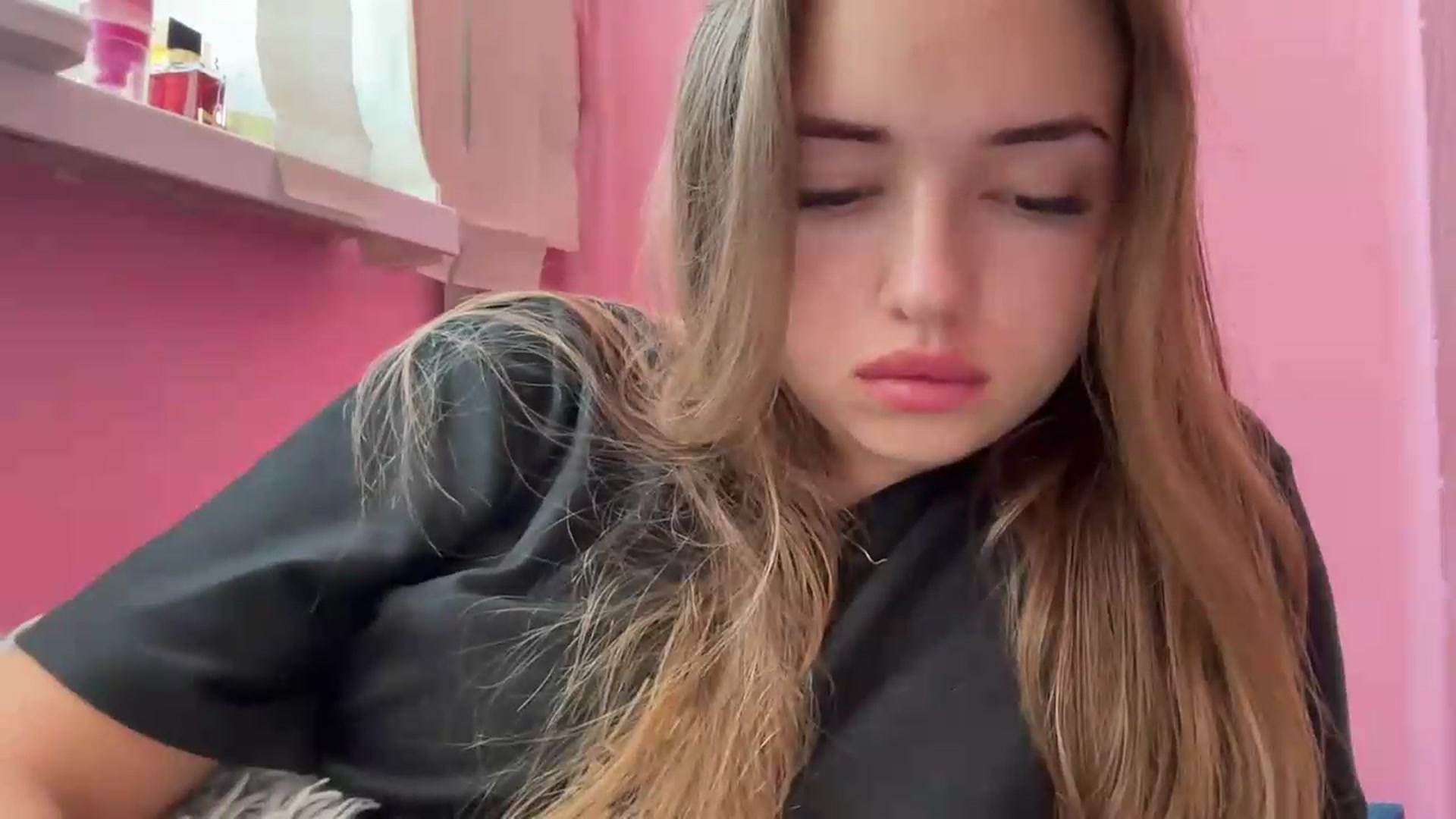 Gallery image thumbnail from ChloeeStar's myfreecams stream on, 09/02/2026, 10:38 image 18 of 20