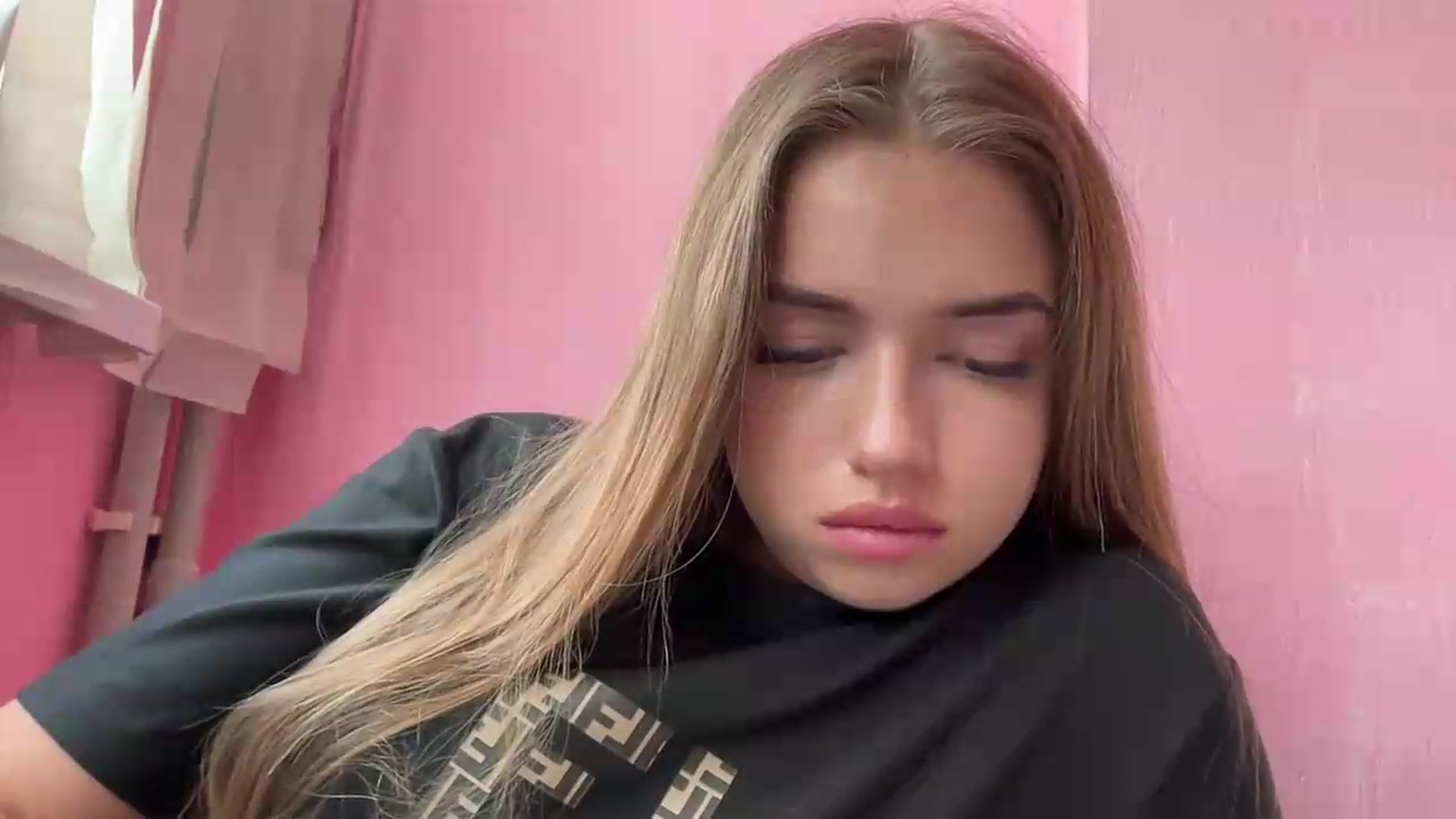 Gallery image thumbnail from ChloeeStar's myfreecams stream on, 09/02/2026, 14:31 image 19 of 20