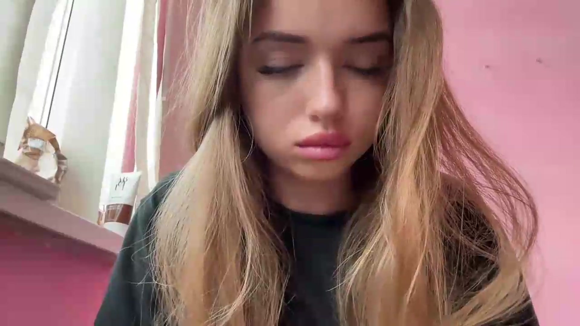Gallery image thumbnail from ChloeeStar's myfreecams stream on, 09/02/2026, 14:31 image 6 of 20