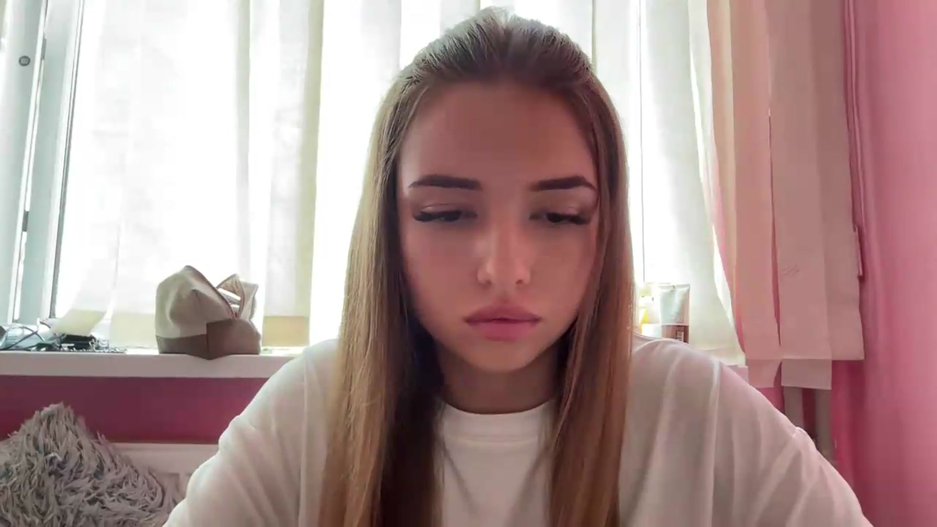 Gallery image thumbnail from ChloeeStar's myfreecams stream on, 09/03/2026, 11:57 image 6 of 20
