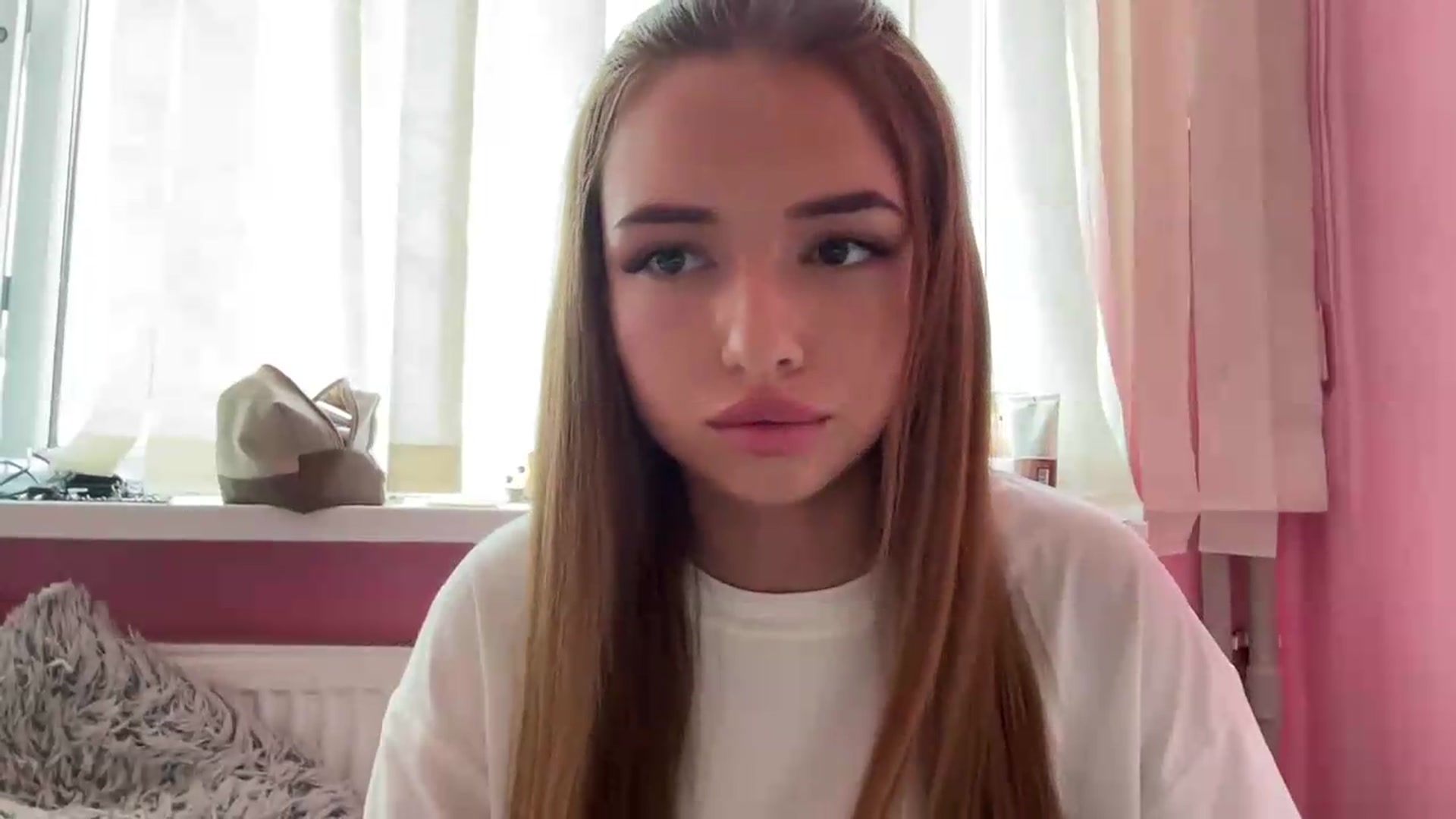 Gallery image thumbnail from ChloeeStar's myfreecams stream on, 09/03/2026, 11:57 image 2 of 20