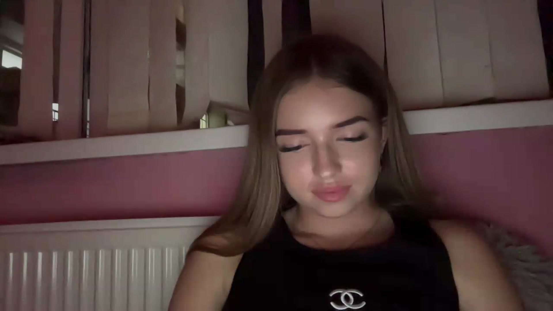 Gallery image thumbnail from ChloeeStar's myfreecams stream on, 09/04/2026, 17:40 image 6 of 20