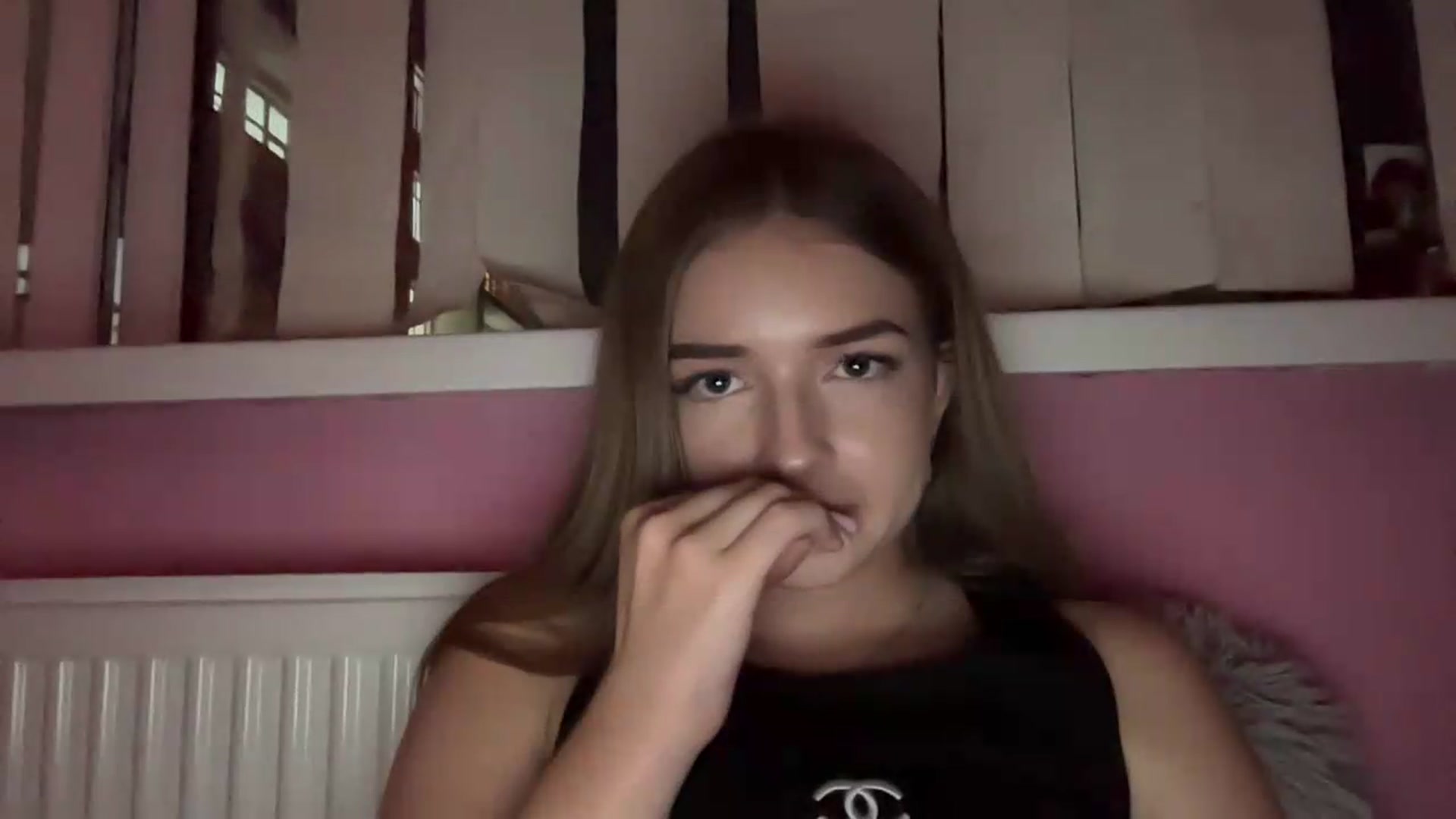 Gallery image thumbnail from ChloeeStar's myfreecams stream on, 09/04/2026, 17:40 image 8 of 20
