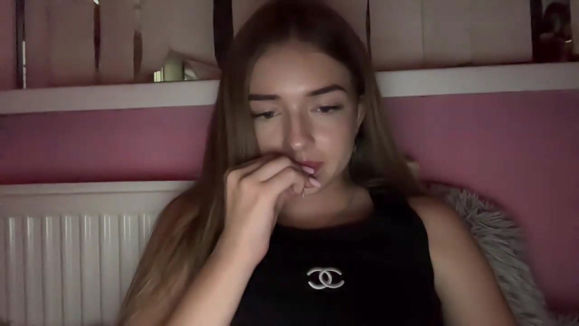 Gallery image thumbnail from ChloeeStar's myfreecams stream on, 09/04/2026, 17:40 image 18 of 20