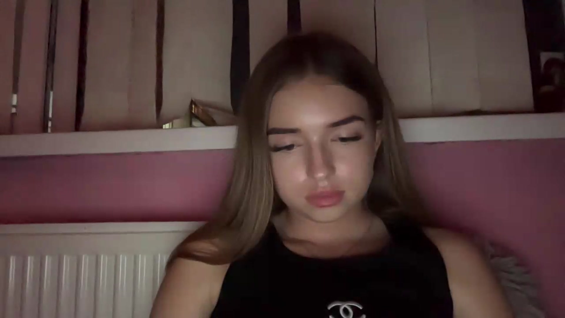 Gallery image thumbnail from ChloeeStar's myfreecams stream on, 09/04/2026, 17:40 image 5 of 20