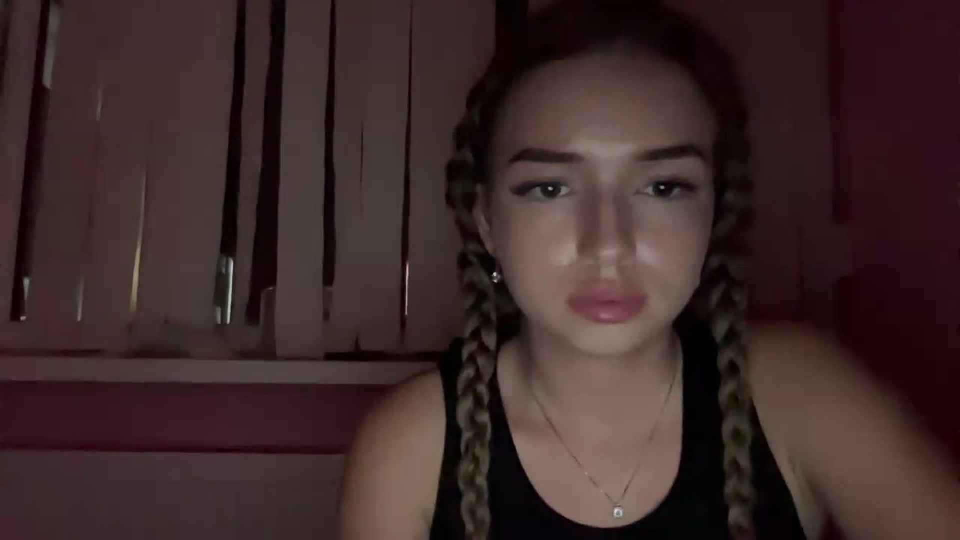 Gallery image thumbnail from ChloeeStar's myfreecams stream on, 09/04/2026, 18:47 image 6 of 20