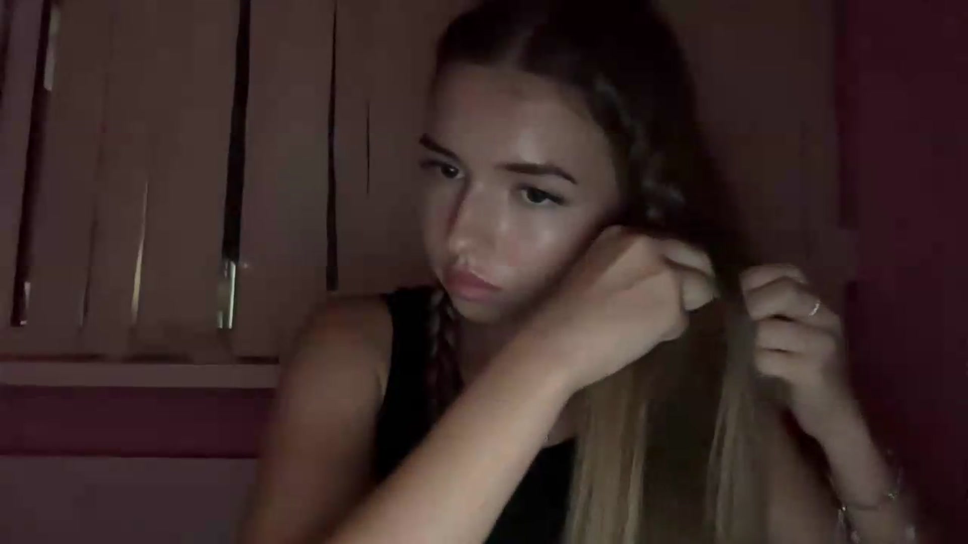 Gallery image thumbnail from ChloeeStar's myfreecams stream on, 09/04/2026, 18:47 image 5 of 20