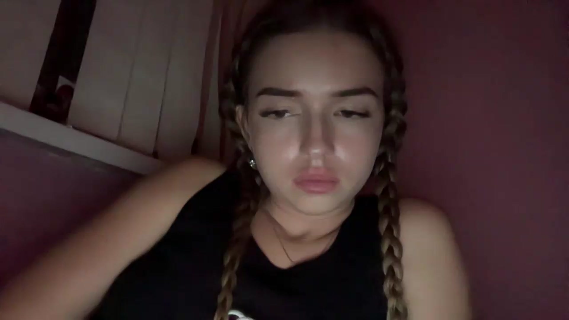 Gallery image thumbnail from ChloeeStar's myfreecams stream on, 09/04/2026, 18:47 image 19 of 20
