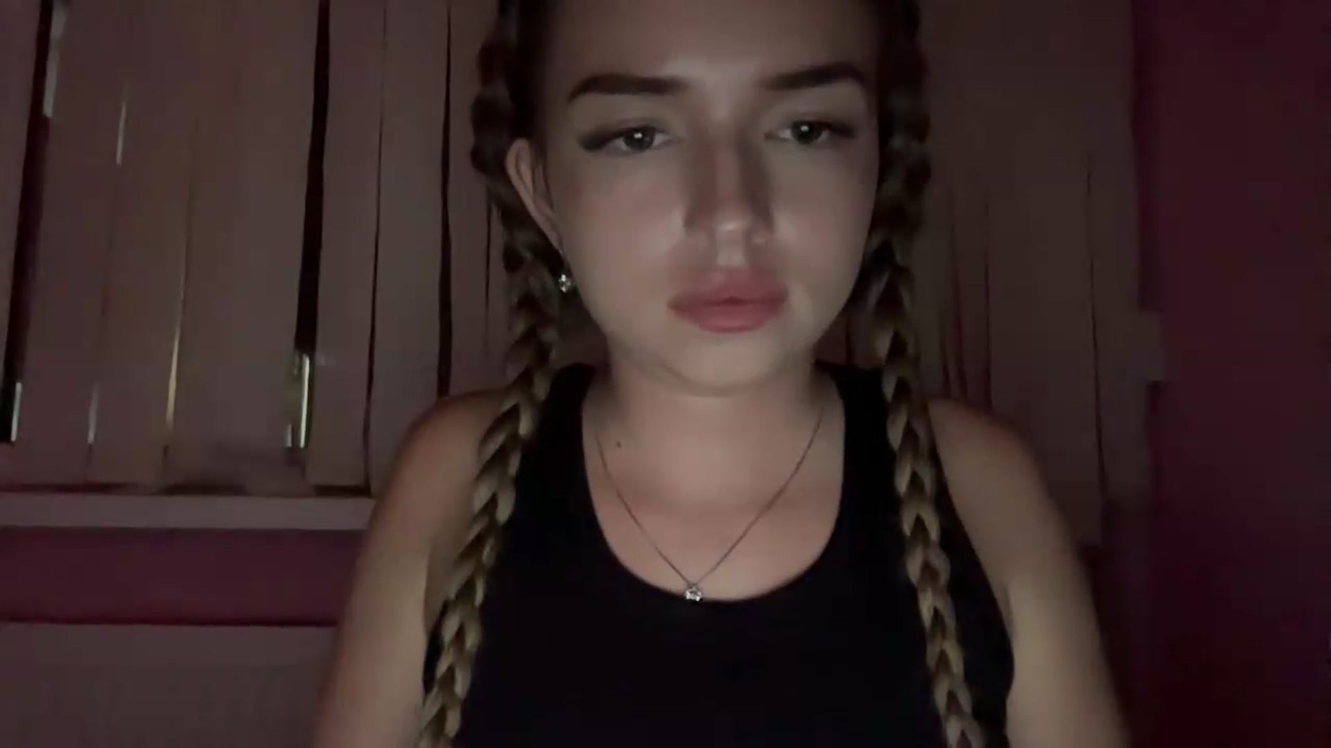 Gallery image thumbnail from ChloeeStar's myfreecams stream on, 09/04/2026, 18:47 image 17 of 20