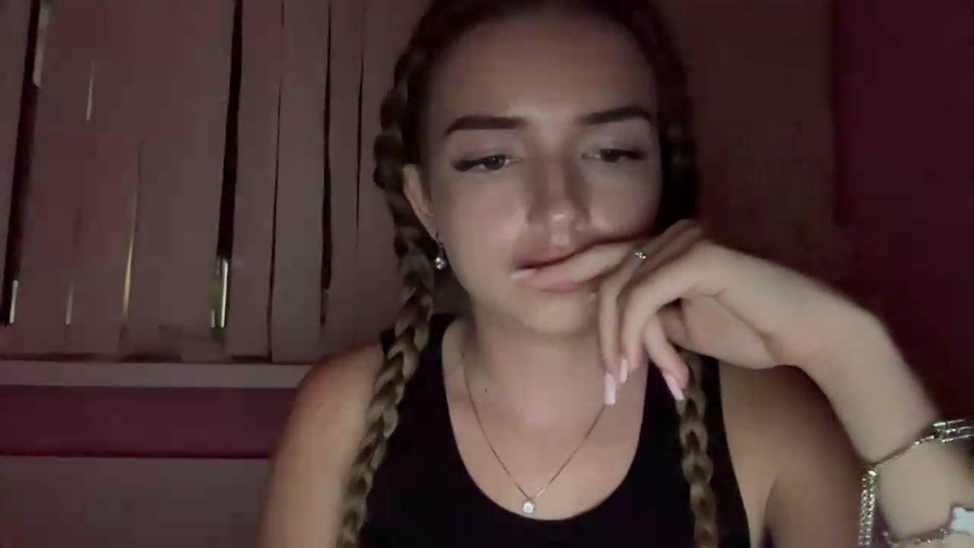 Gallery image thumbnail from ChloeeStar's myfreecams stream on, 09/04/2026, 18:47 image 18 of 20