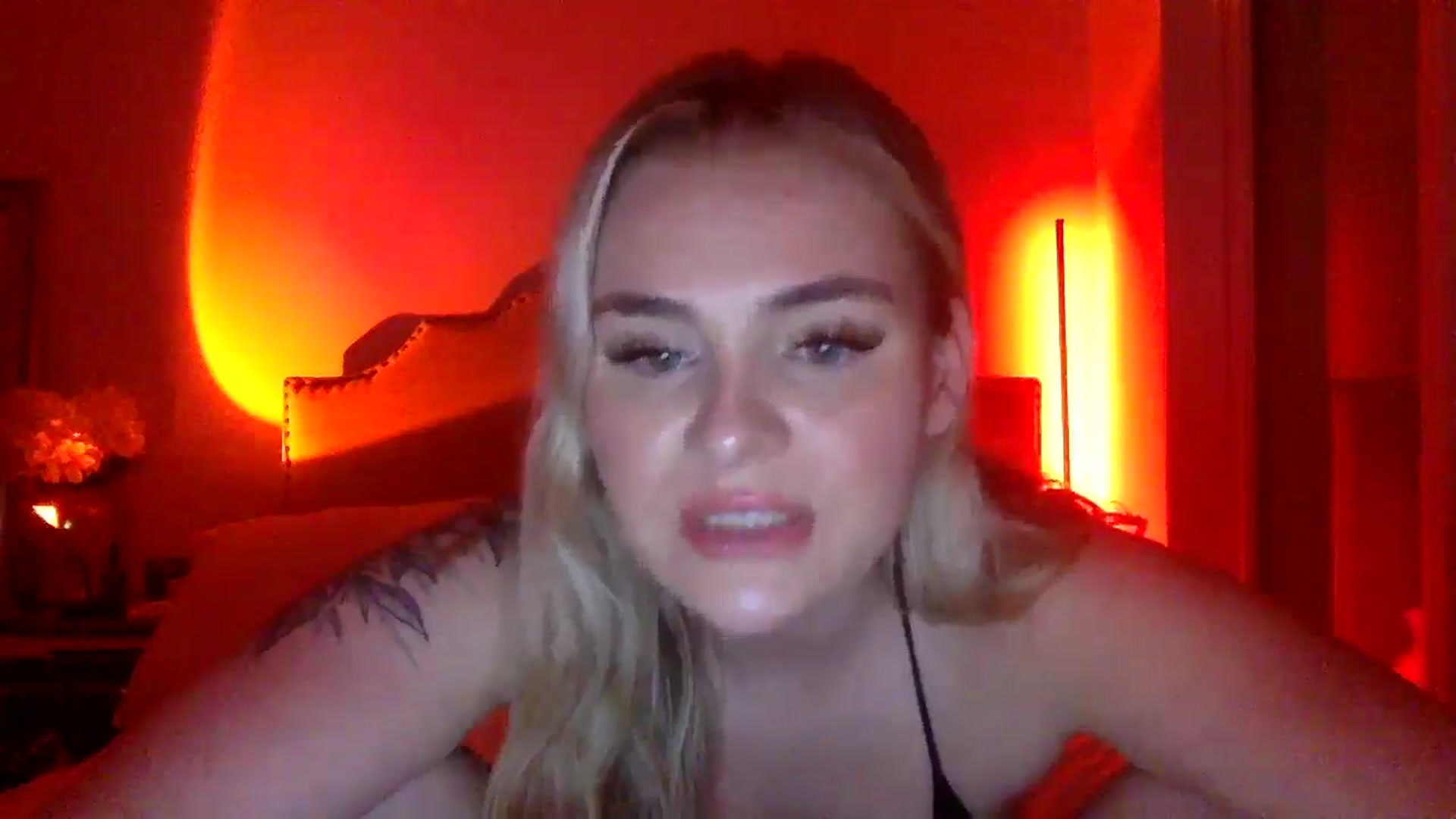 Gallery image thumbnail from Chloeluv7's myfreecams stream on, 11/22/2025, 10:55 image 9 of 20