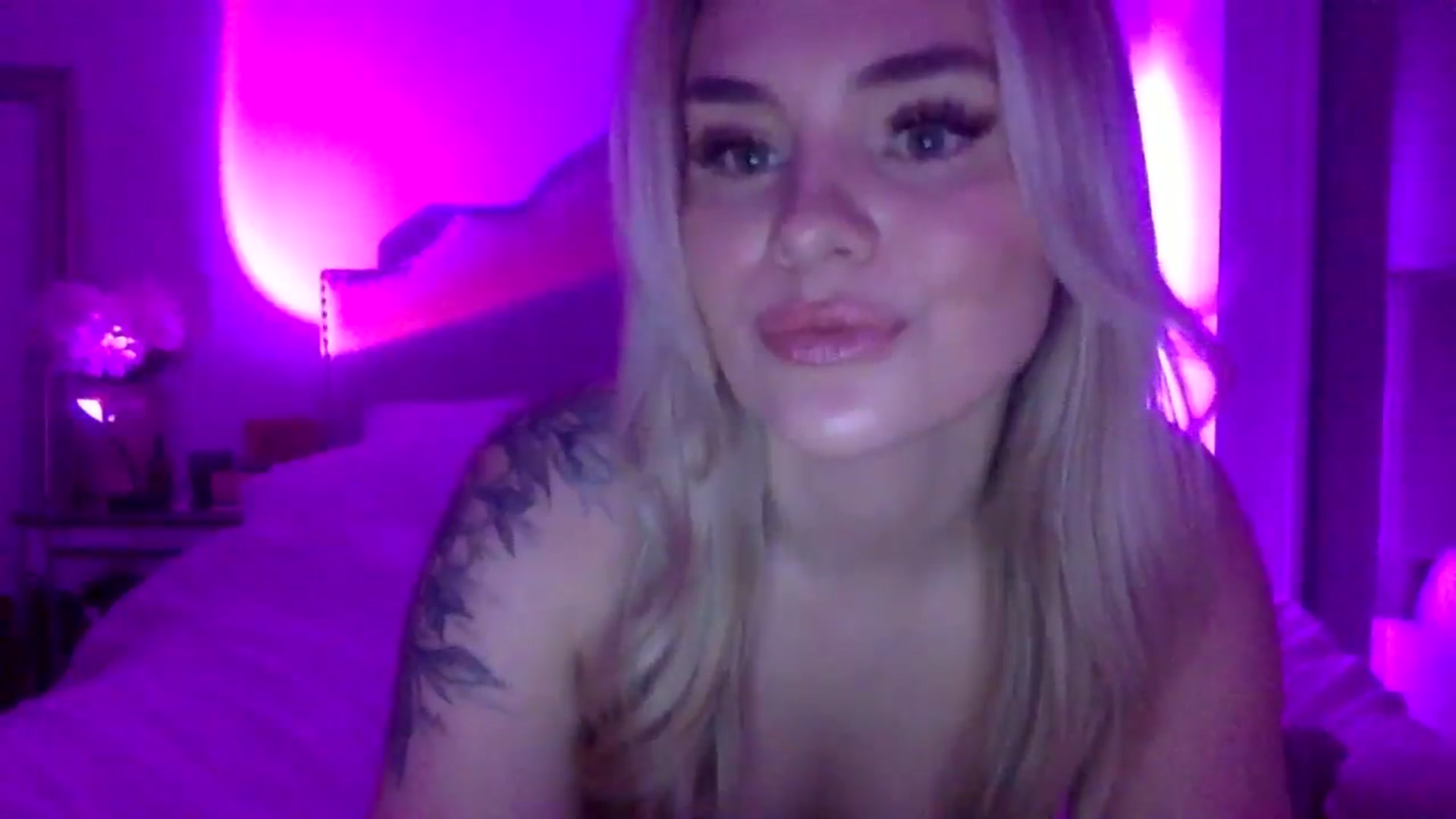 Gallery image thumbnail from Chloeluv7's myfreecams stream on, 11/23/2025, 06:36 image 14 of 20