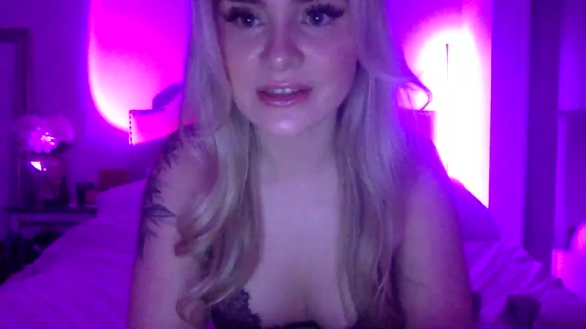 Gallery image thumbnail from Chloeluv7's myfreecams stream on, 11/23/2025, 06:36 image 17 of 20