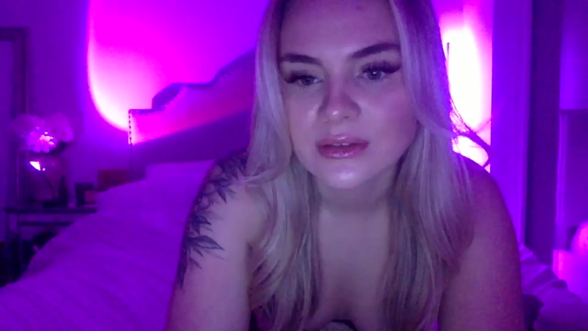 Gallery image thumbnail from Chloeluv7's myfreecams stream on, 11/23/2025, 06:36 image 12 of 20