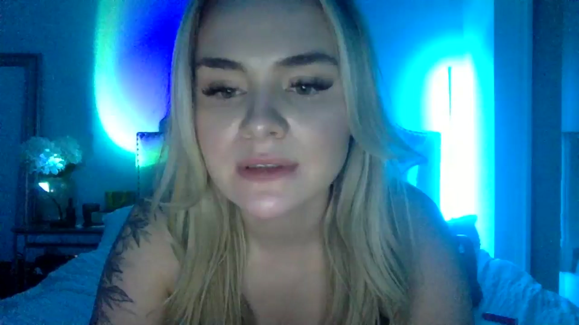 Gallery image thumbnail from Chloeluv7's myfreecams stream on, 11/23/2025, 08:57 image 16 of 20
