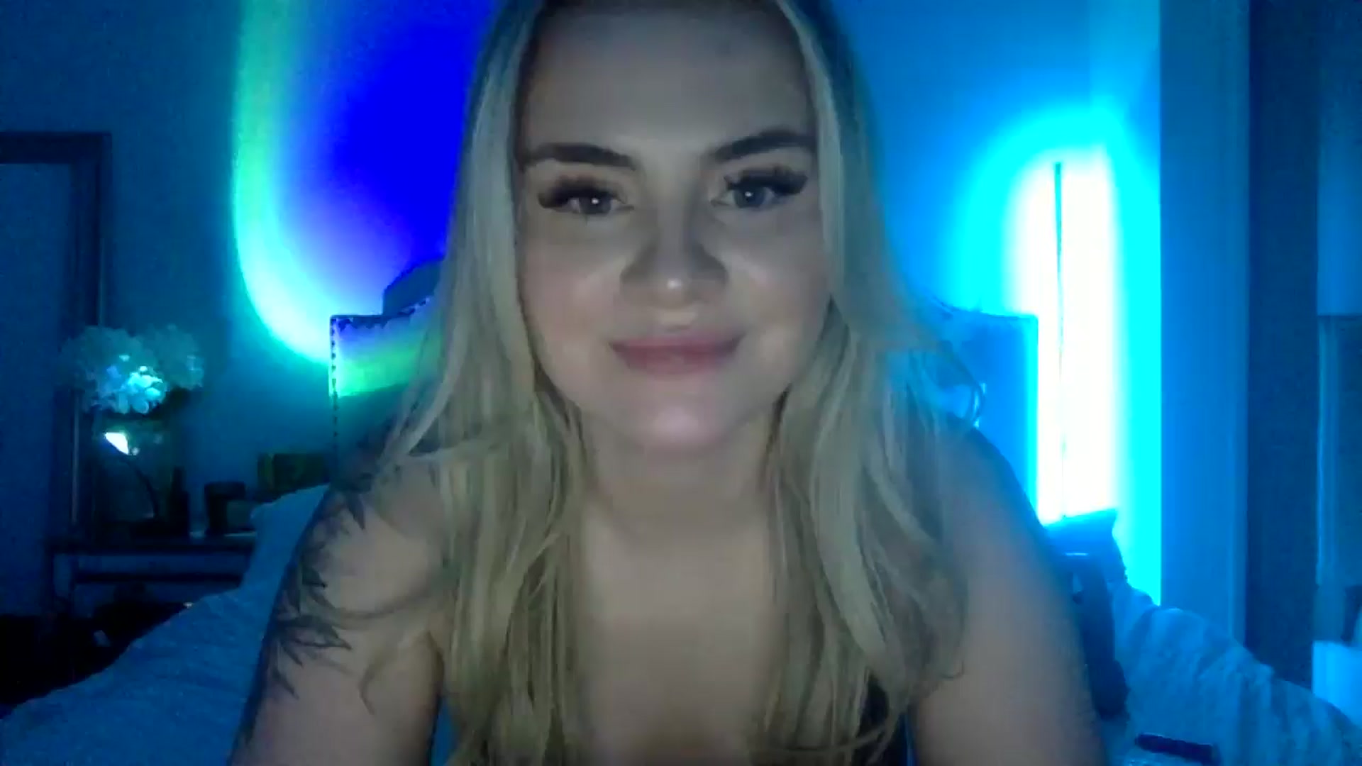 Gallery image thumbnail from Chloeluv7's myfreecams stream on, 11/23/2025, 08:57 image 1 of 20