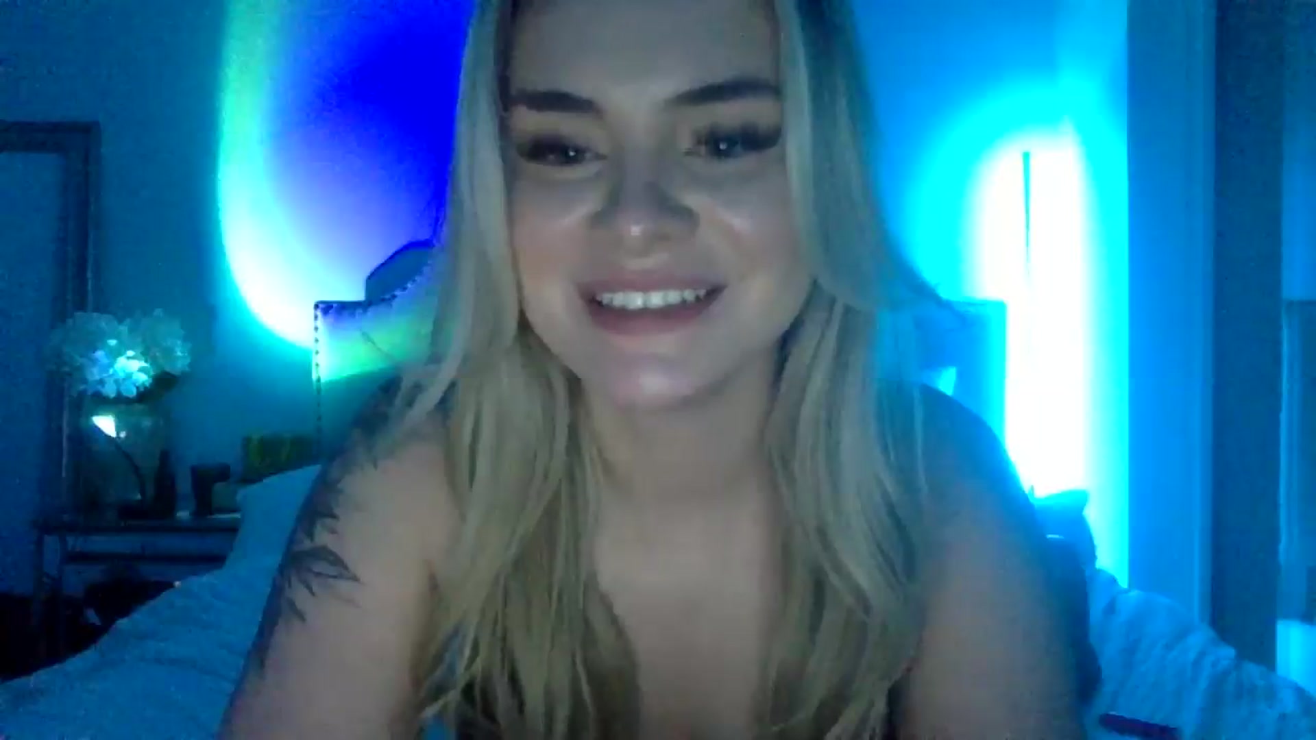 Gallery image thumbnail from Chloeluv7's myfreecams stream on, 11/23/2025, 08:57 image 15 of 20