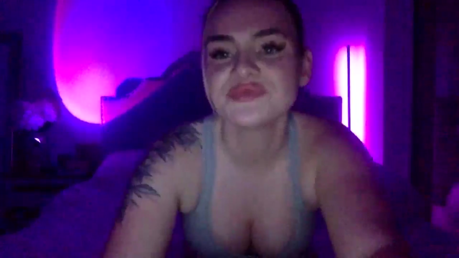Gallery image thumbnail from Chloeluv7's myfreecams stream on, 11/27/2025, 06:40 image 16 of 20