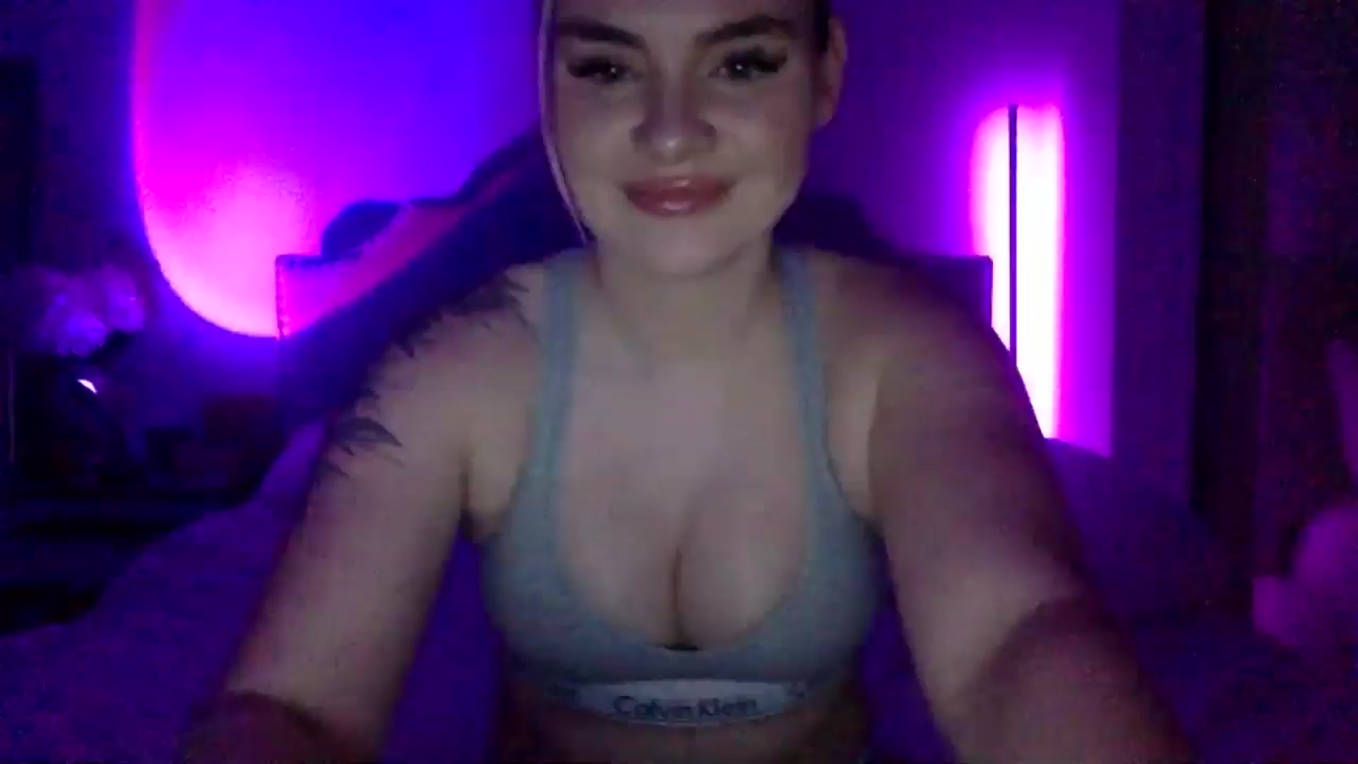 Gallery image thumbnail from Chloeluv7's myfreecams stream on, 11/27/2025, 06:40 image 1 of 20