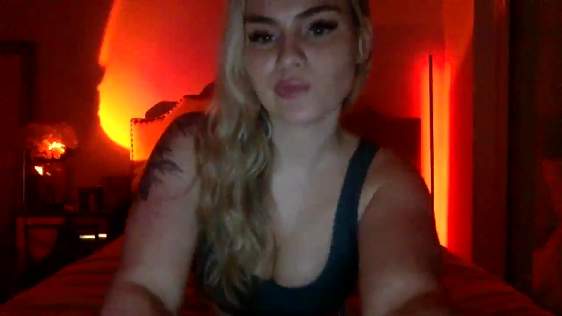 Gallery image thumbnail from Chloeluv7's myfreecams stream on, 12/03/2025, 05:21 image 14 of 20