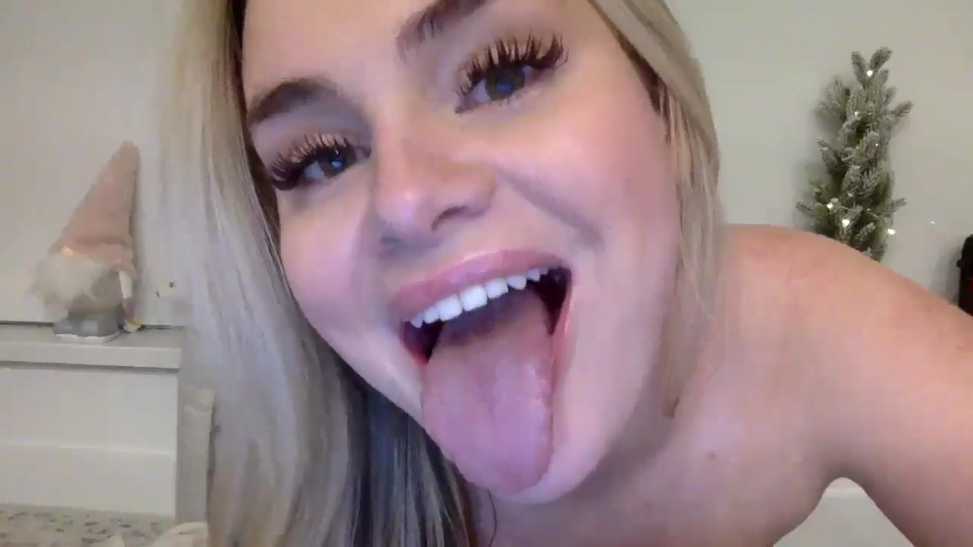 Gallery image thumbnail from Chloeluv7's myfreecams stream on, 12/18/2025, 07:42 image 5 of 20