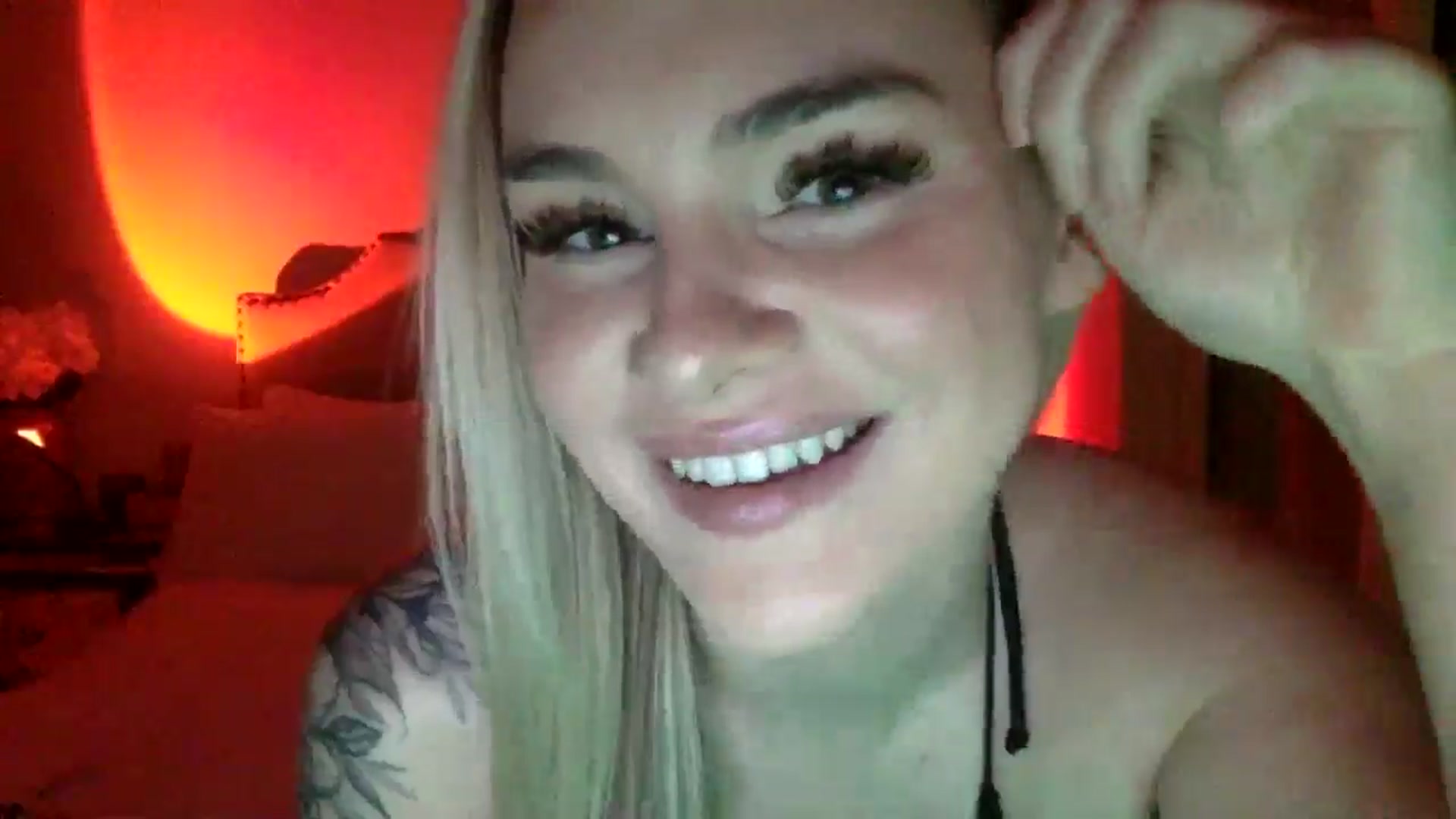 Gallery image thumbnail from Chloeluv7's myfreecams stream on, 12/20/2025, 06:27 image 6 of 20