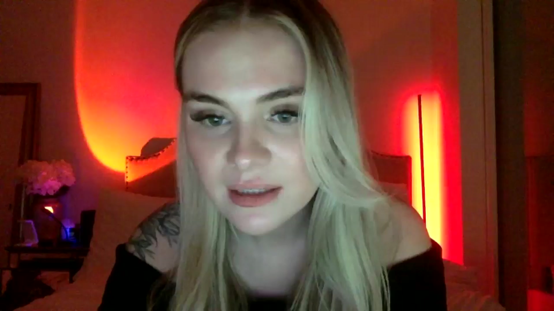 Gallery image thumbnail from Chloeluv7's myfreecams stream on, 12/21/2025, 06:35 image 18 of 20