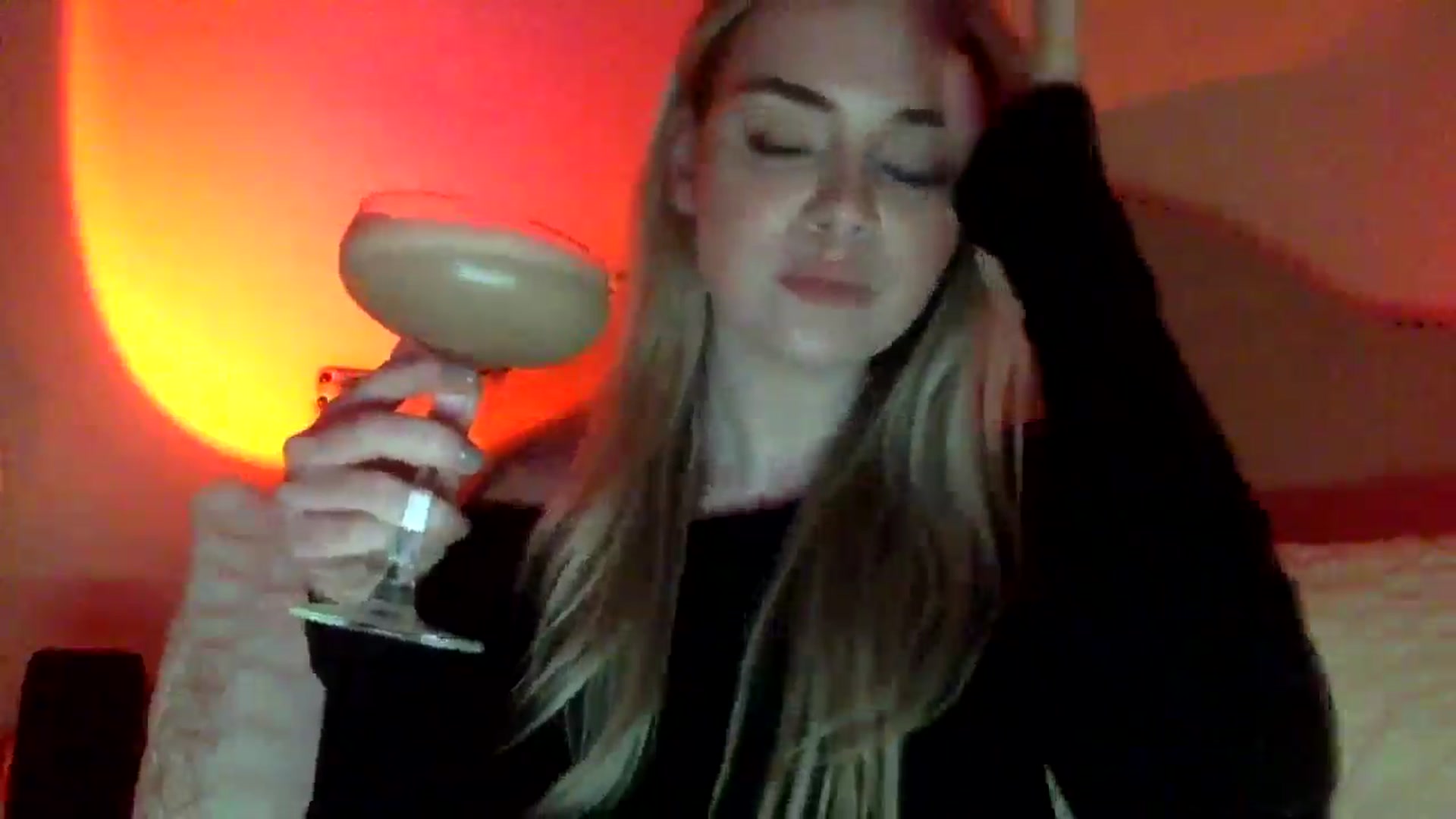 Gallery image thumbnail from Chloeluv7's myfreecams stream on, 12/21/2025, 06:35 image 2 of 20