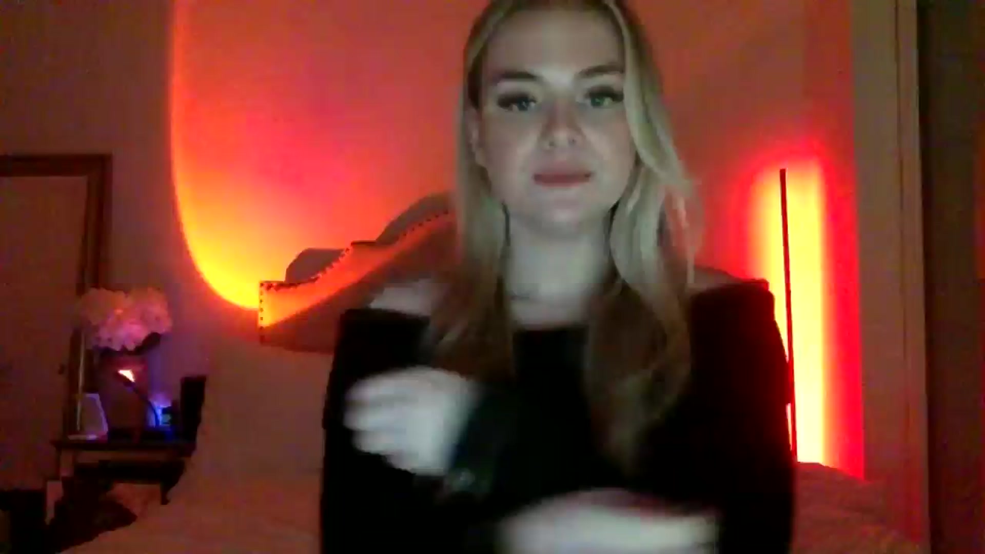 Gallery image thumbnail from Chloeluv7's myfreecams stream on, 12/21/2025, 06:35 image 16 of 20