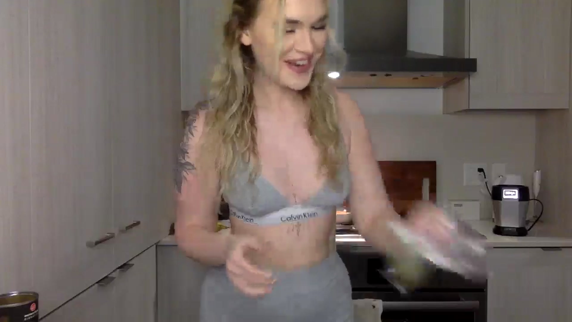Gallery image thumbnail from Chloeluv7's myfreecams stream on, 12/28/2025, 05:18 image 16 of 20